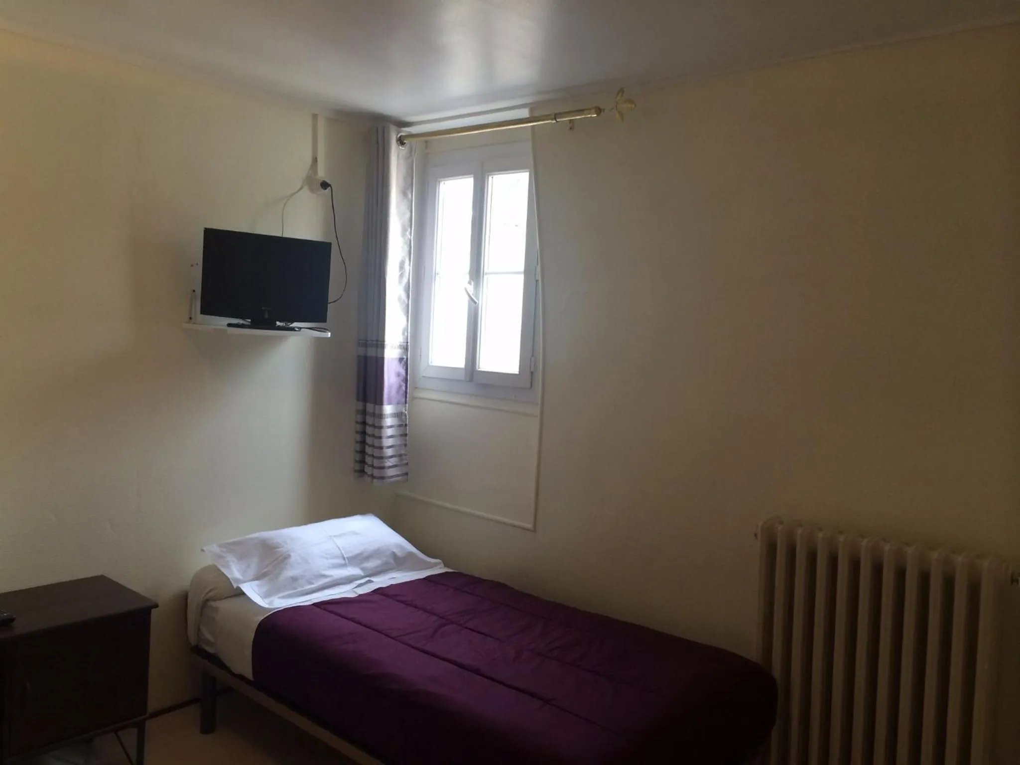 Bedroom, Bed in Hotel Restaurant Tokyo