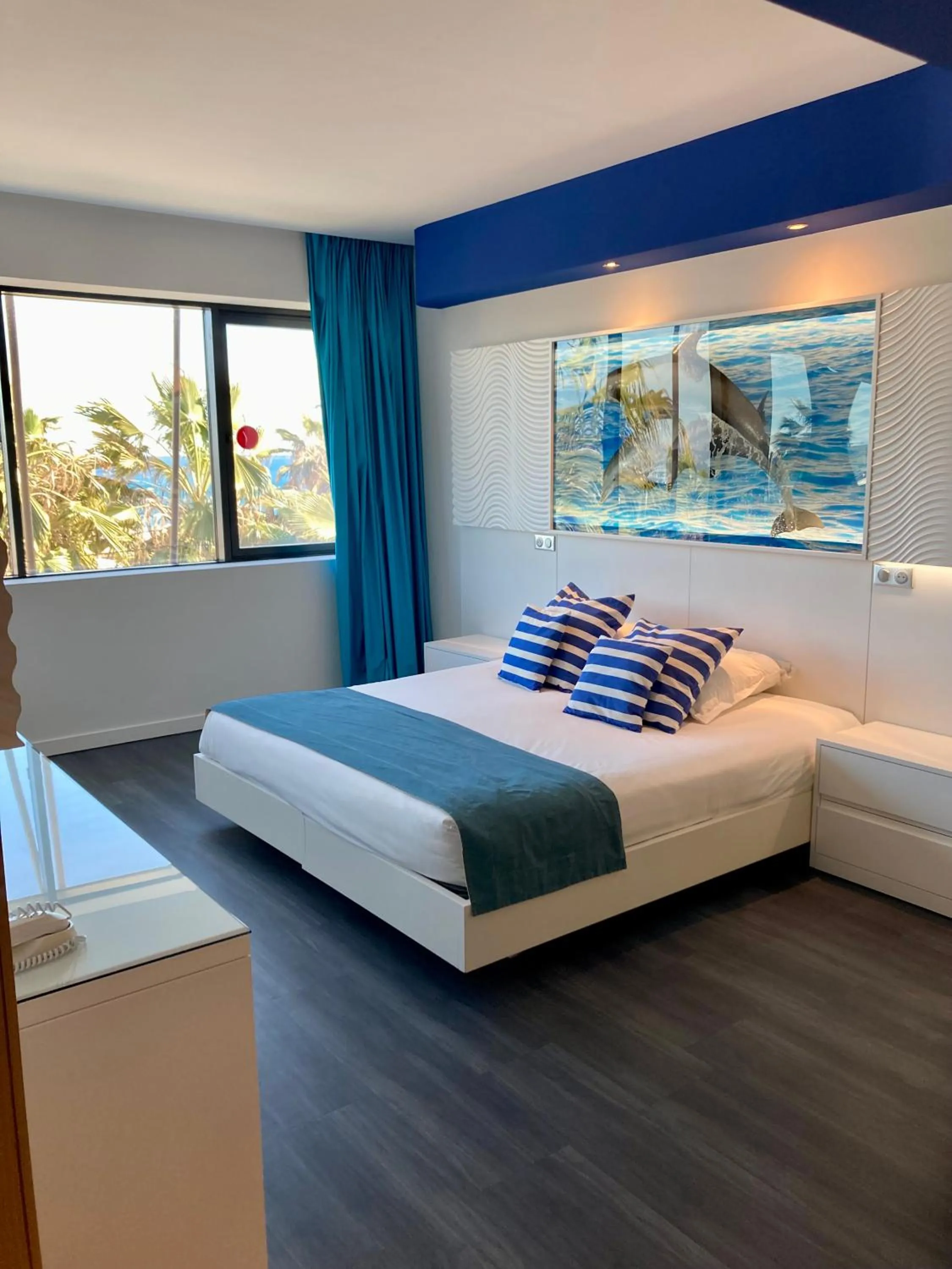 Property building, Bed in SoBlue Hôtel