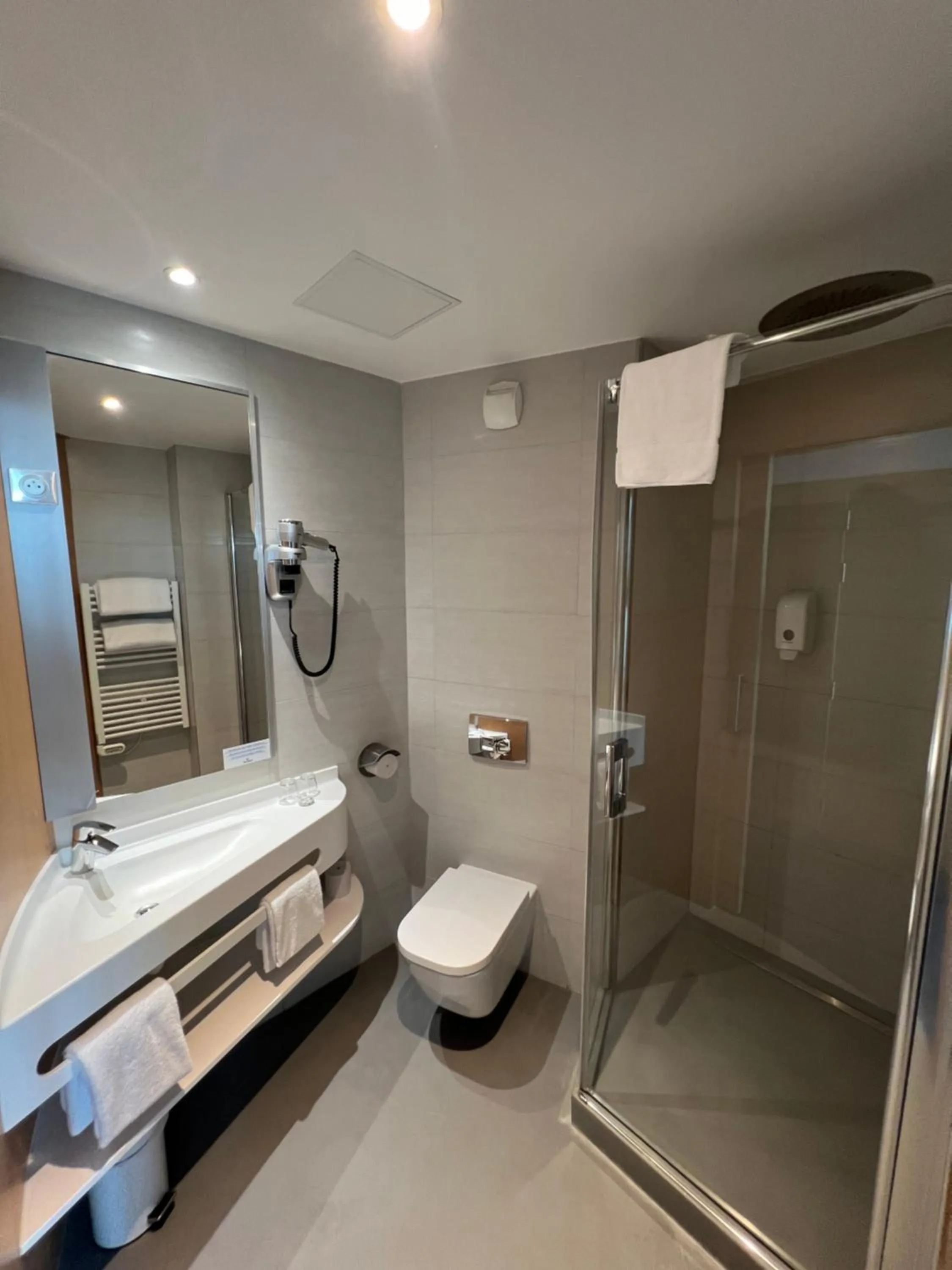 Bathroom in SoBlue Hôtel