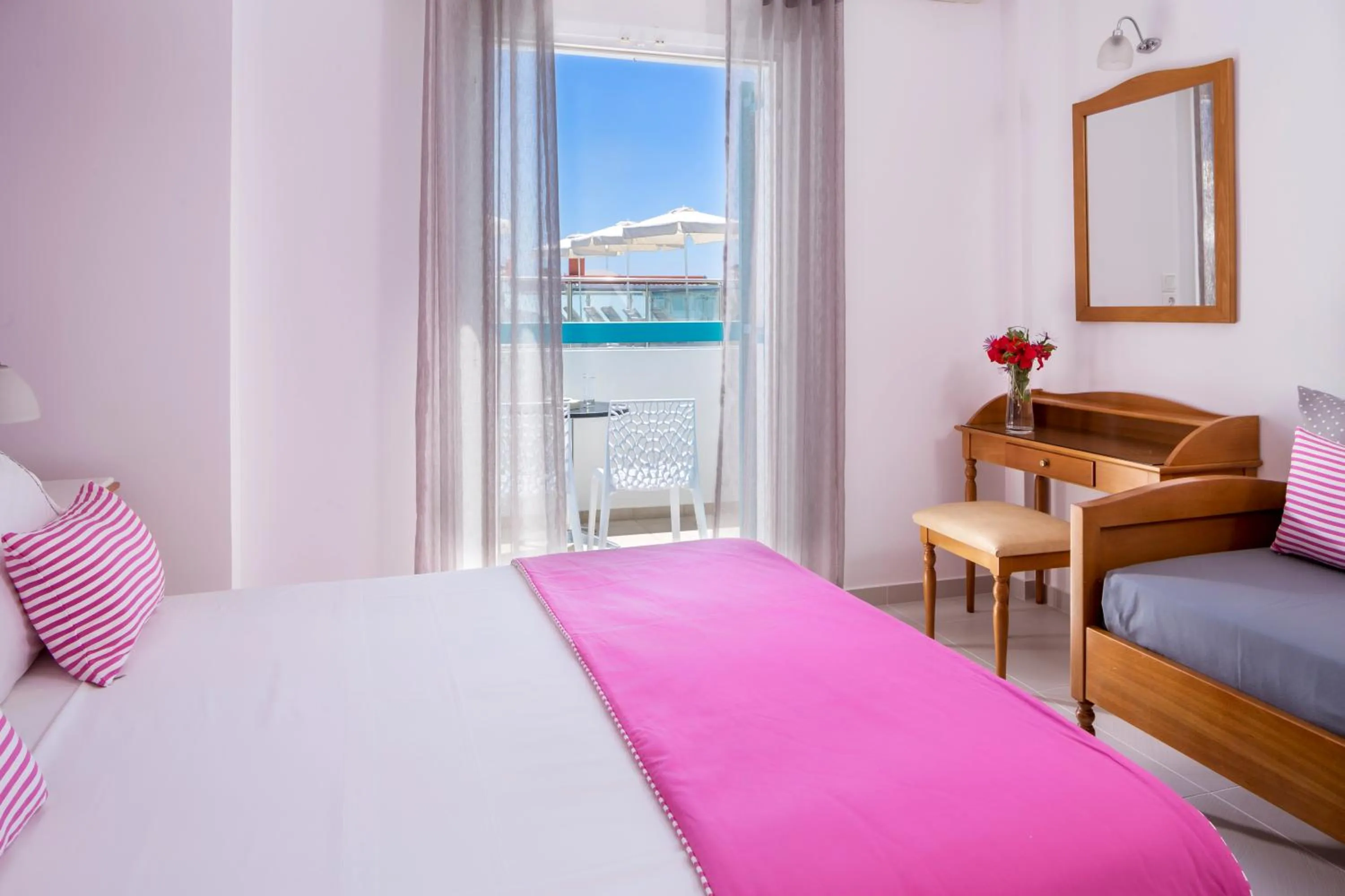 Bedroom, Bed in Santellini Hotel