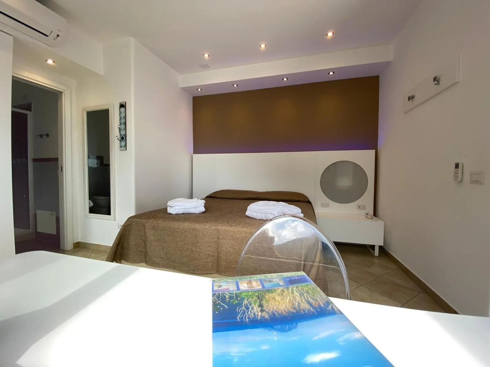 Bed in 'A Alera Room & Breakfast