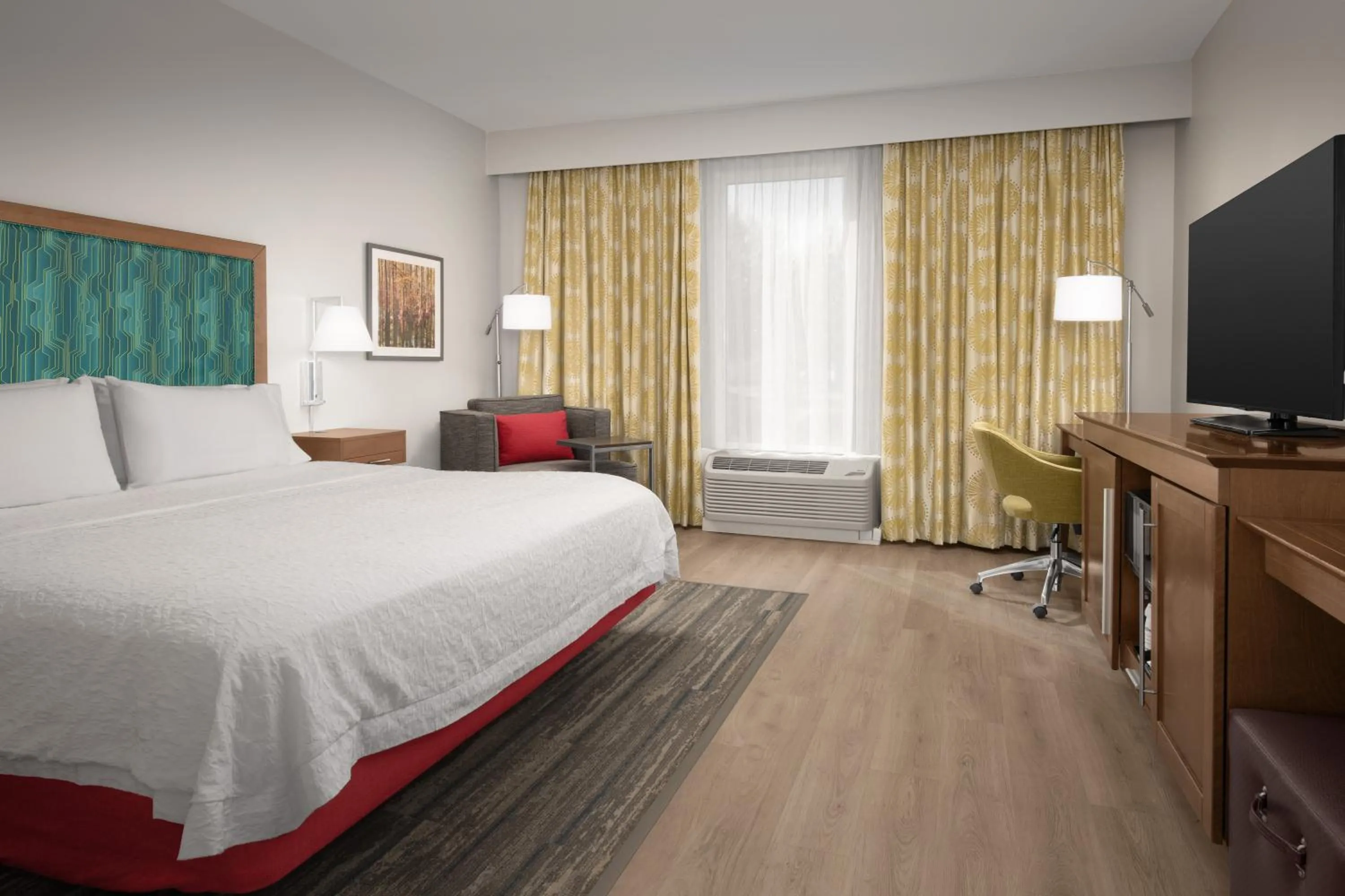 Photo of the whole room, Bed in Hampton Inn & Suites Orangeburg, SC