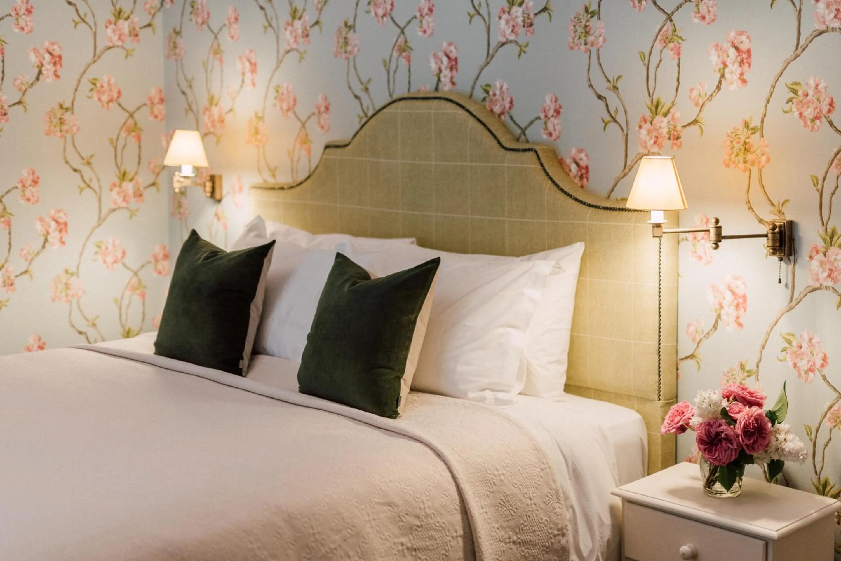 Bedroom, Bed in The Milbank Arms