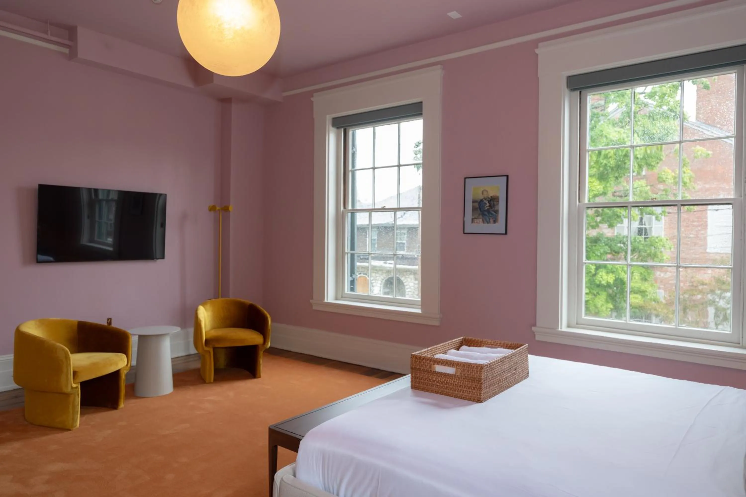 Deluxe King Room in The Ashbrook Hotel
