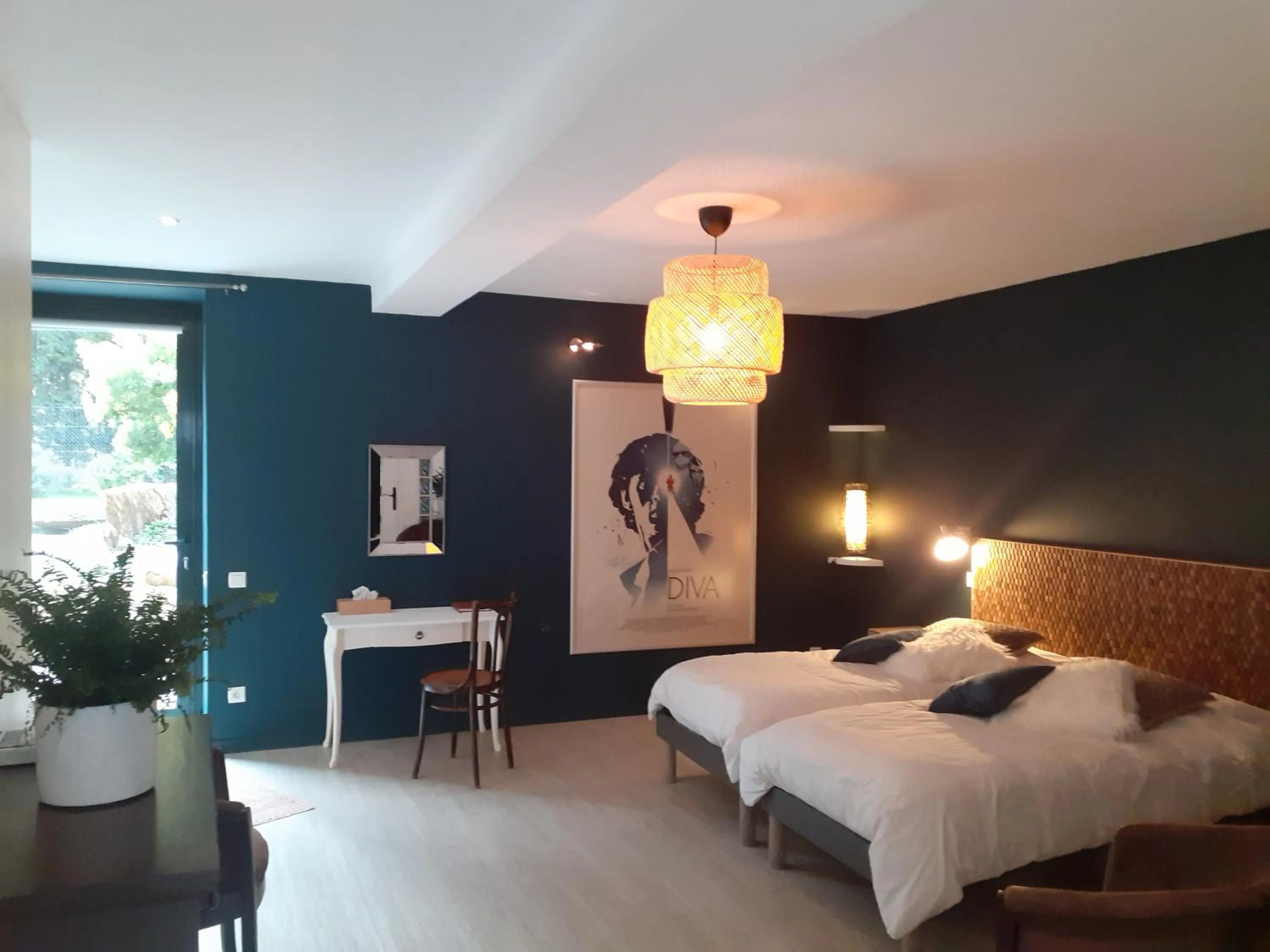 Photo of the whole room, Bed in Retour aux Sources