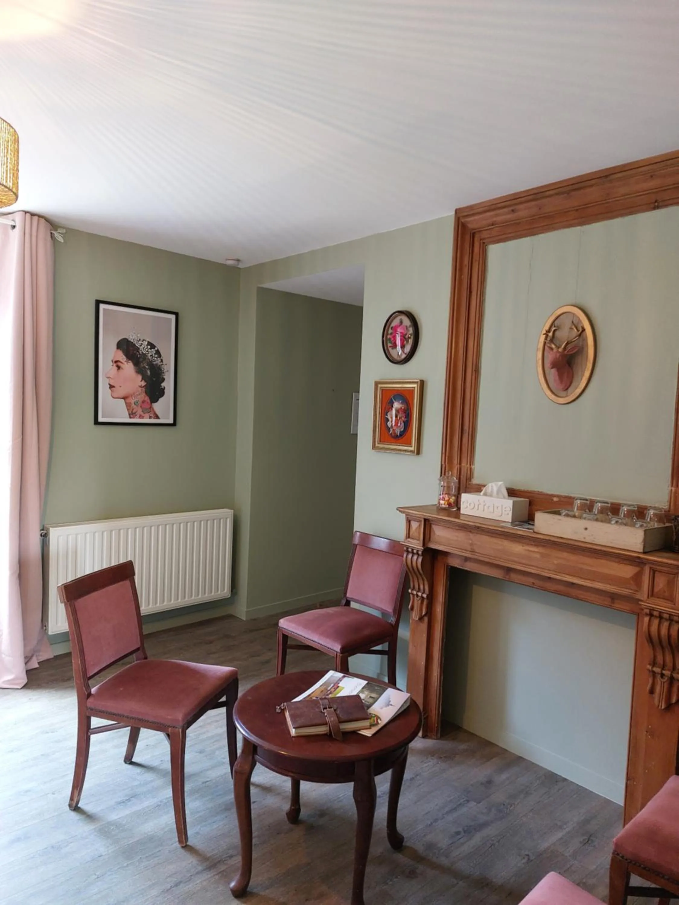 Seating area in Retour aux Sources