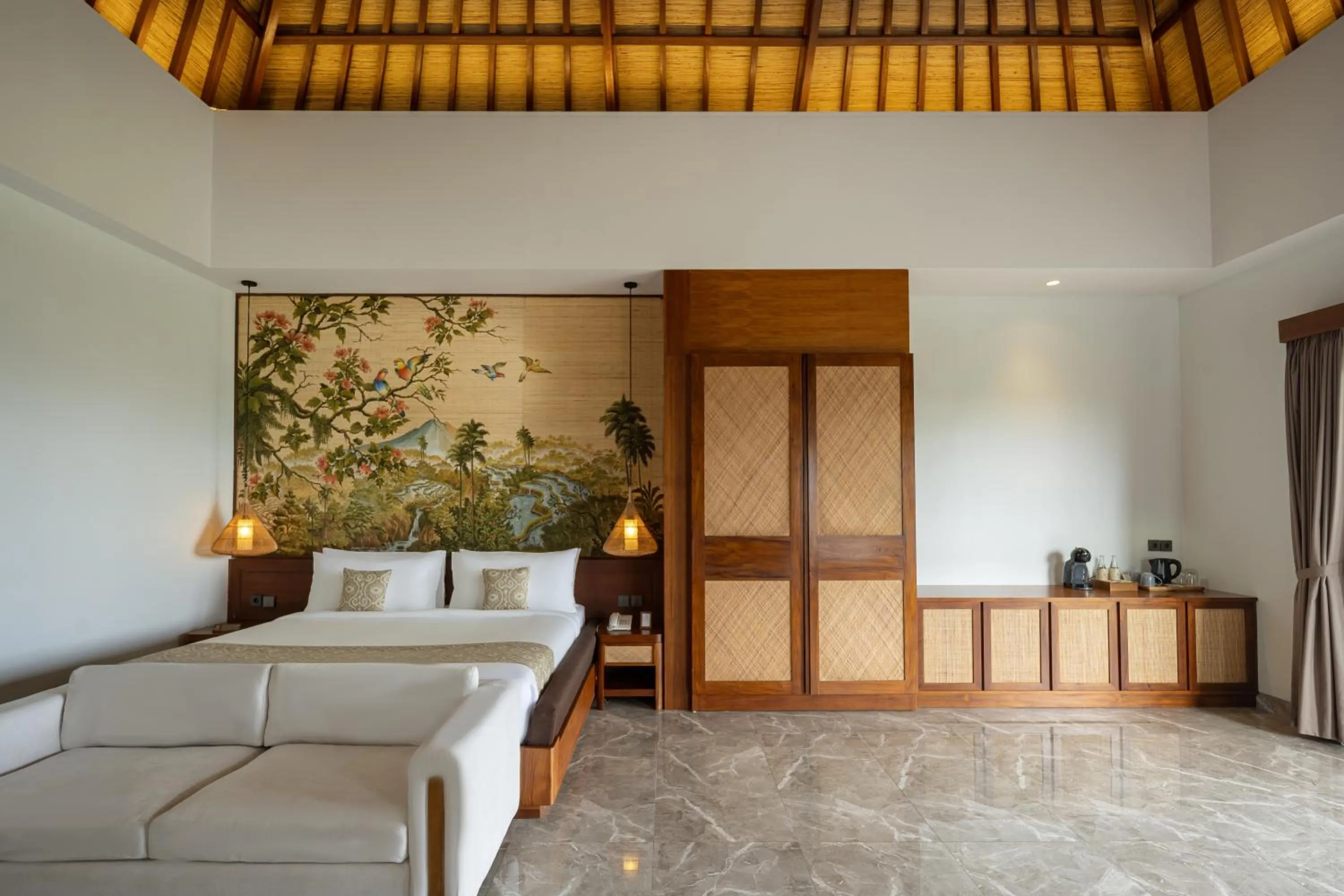 Photo of the whole room, Bed in Emana Akatara