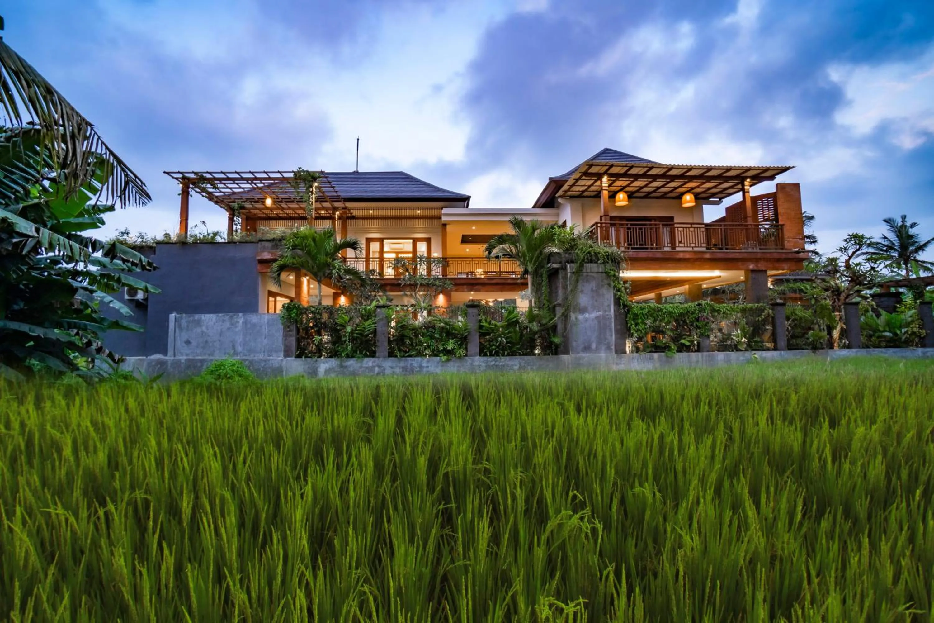 Property building in Emana Akatara