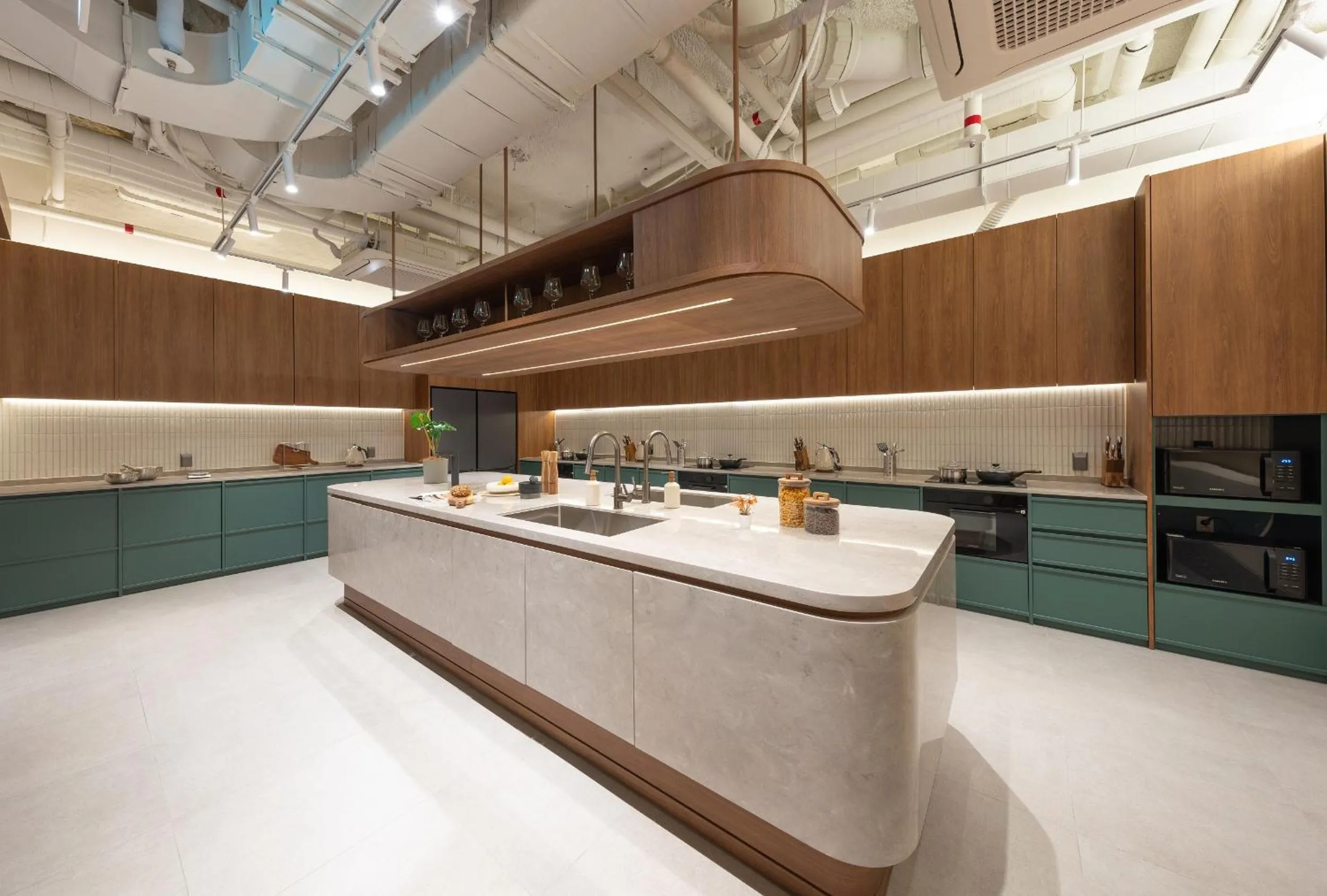 Communal kitchen in Weave Suites - Sunyu Parkside