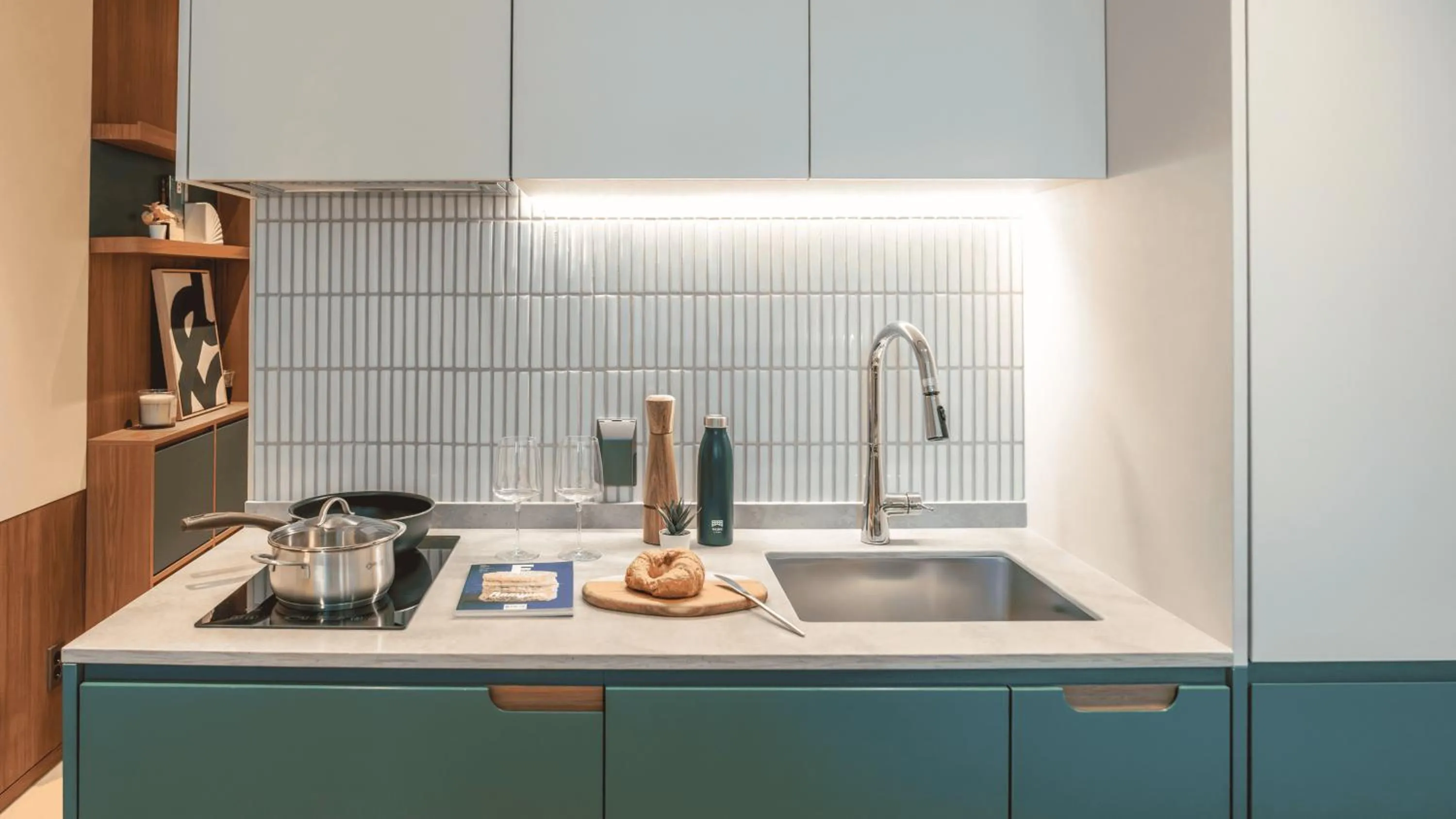 Kitchen or kitchenette in Weave Suites - Sunyu Parkside