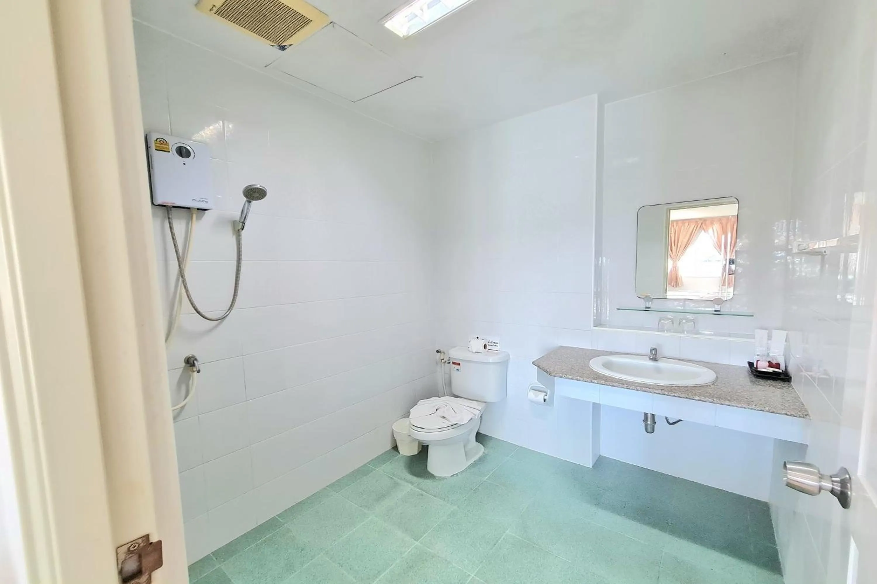 Bathroom in Baan Bonsuan Hill Guesthouse