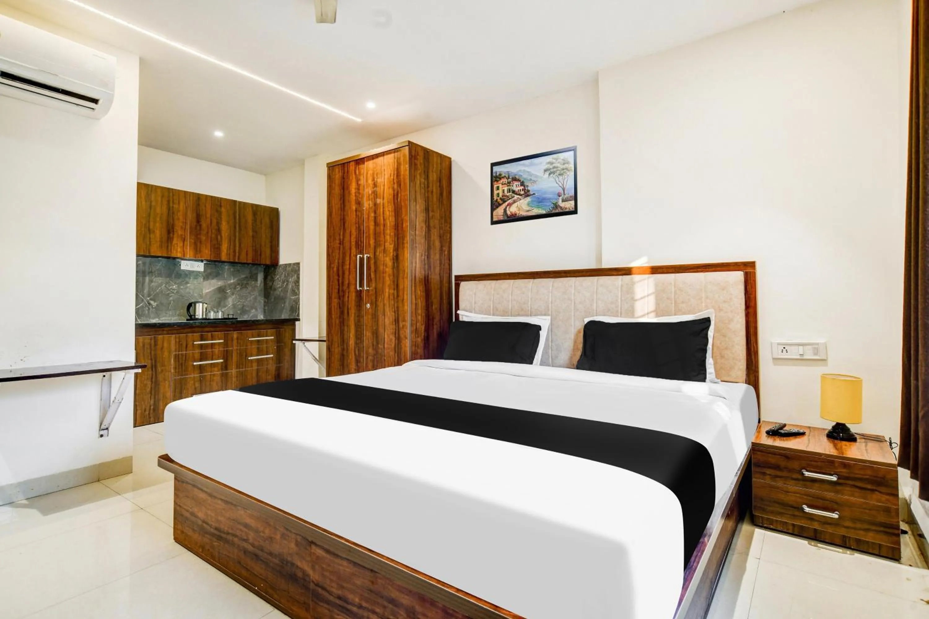 Bedroom, Bed in HOTEL O HRK INN