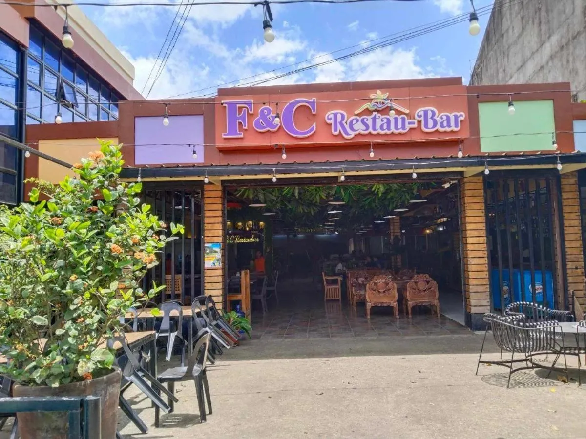 Restaurant/places to eat in F and C Guesthouse by Hiverooms