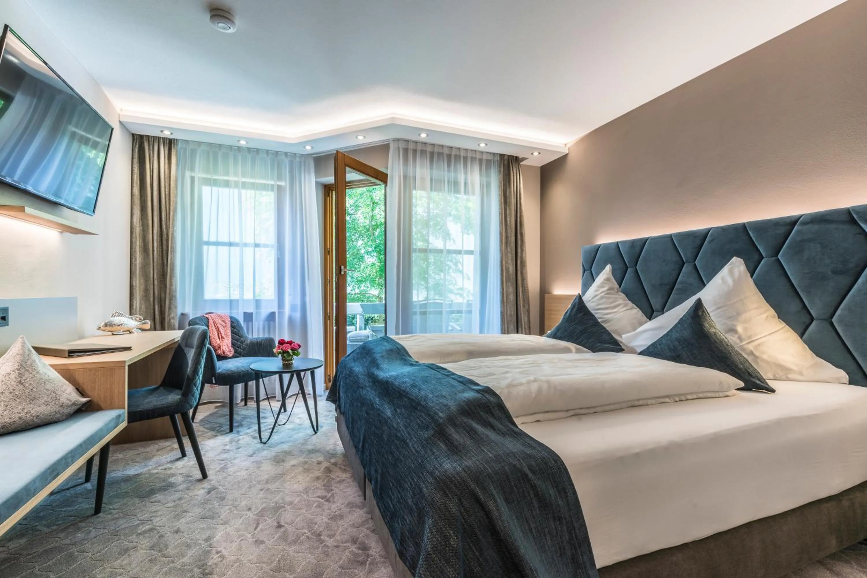 Photo of the whole room, Bed in Hotel Garni Villa Rosengarten