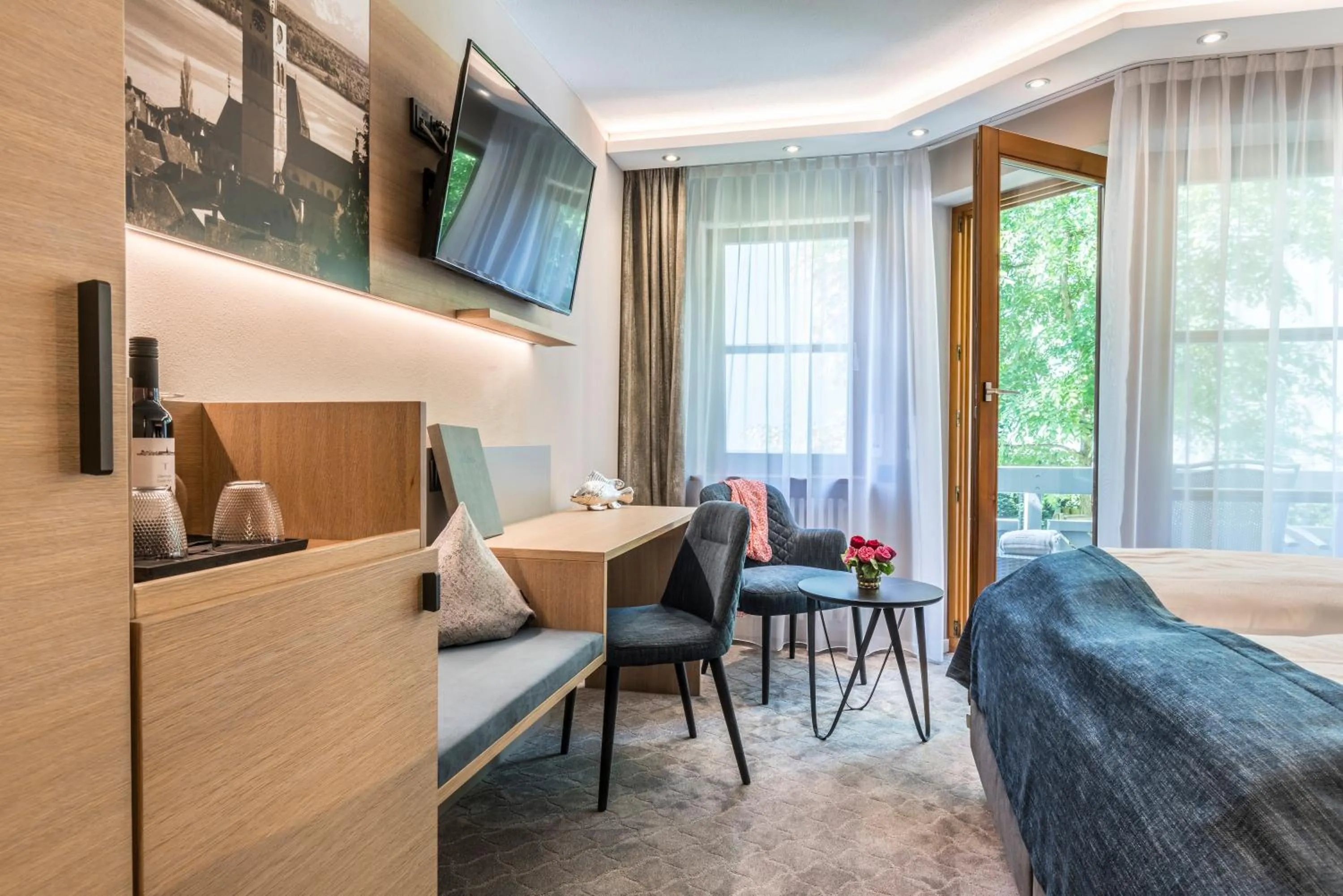 Seating area, Bed in Hotel Garni Villa Rosengarten