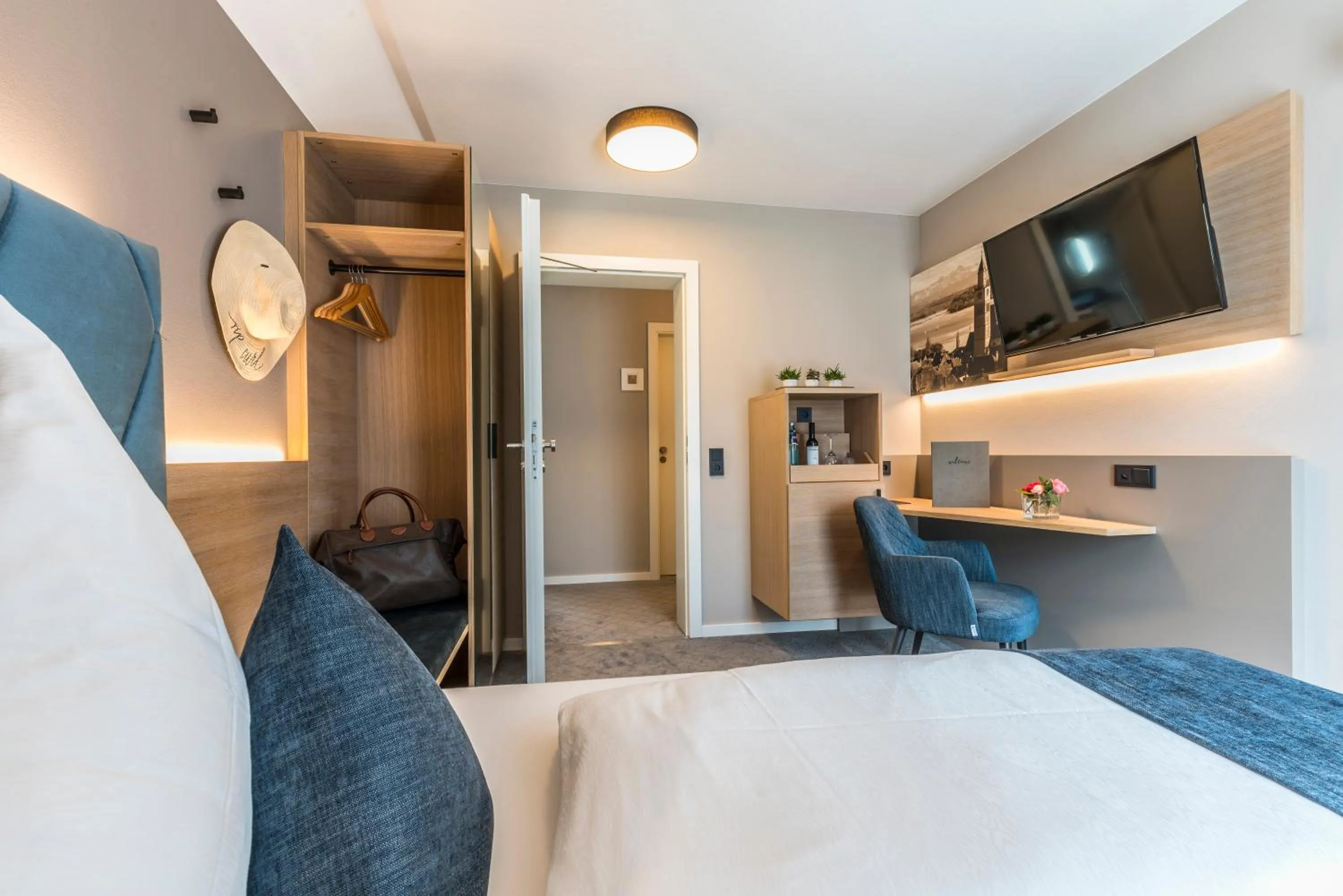 Photo of the whole room, Bed in Hotel Garni Villa Rosengarten