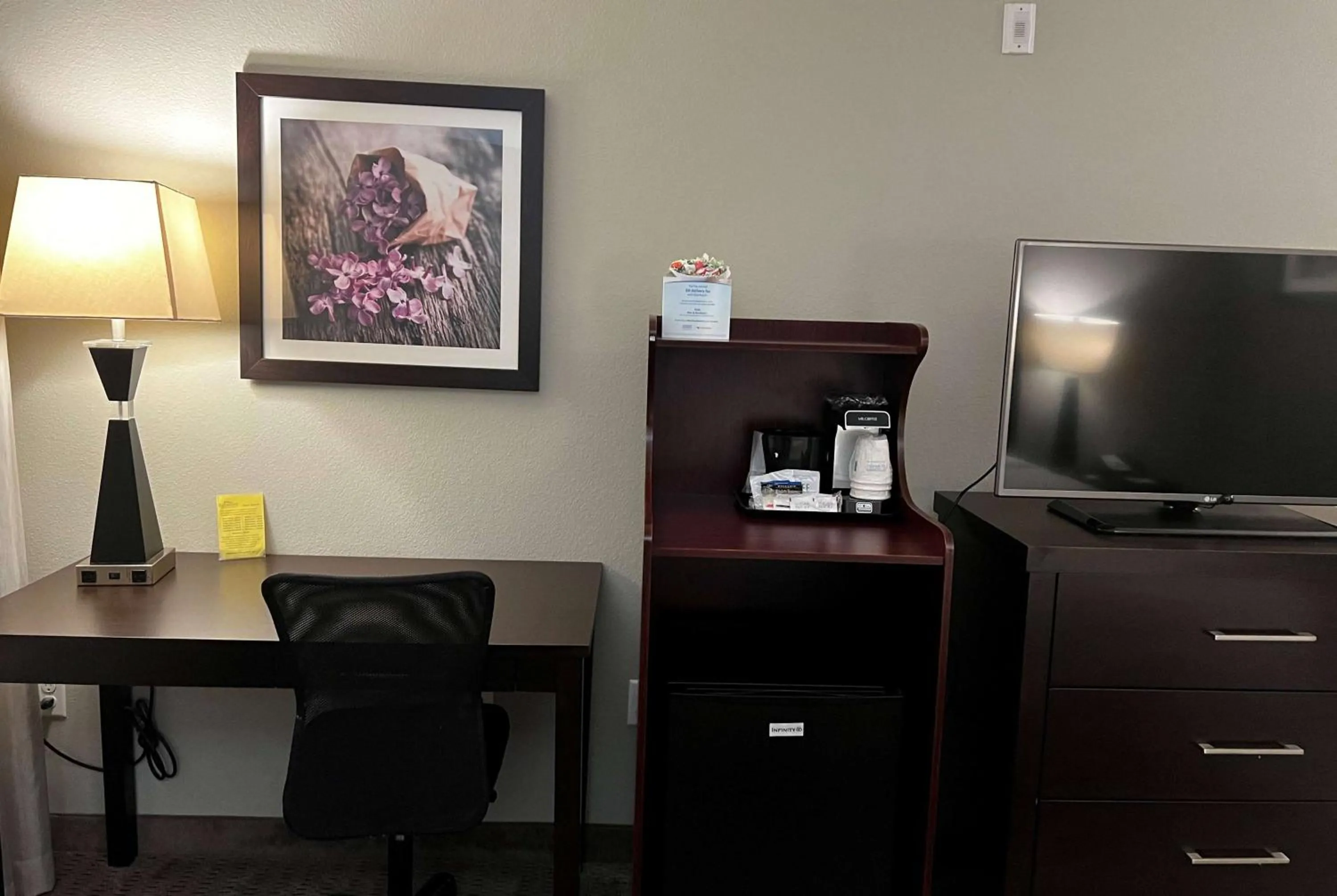 Photo of the whole room in Baymont by Wyndham College Station