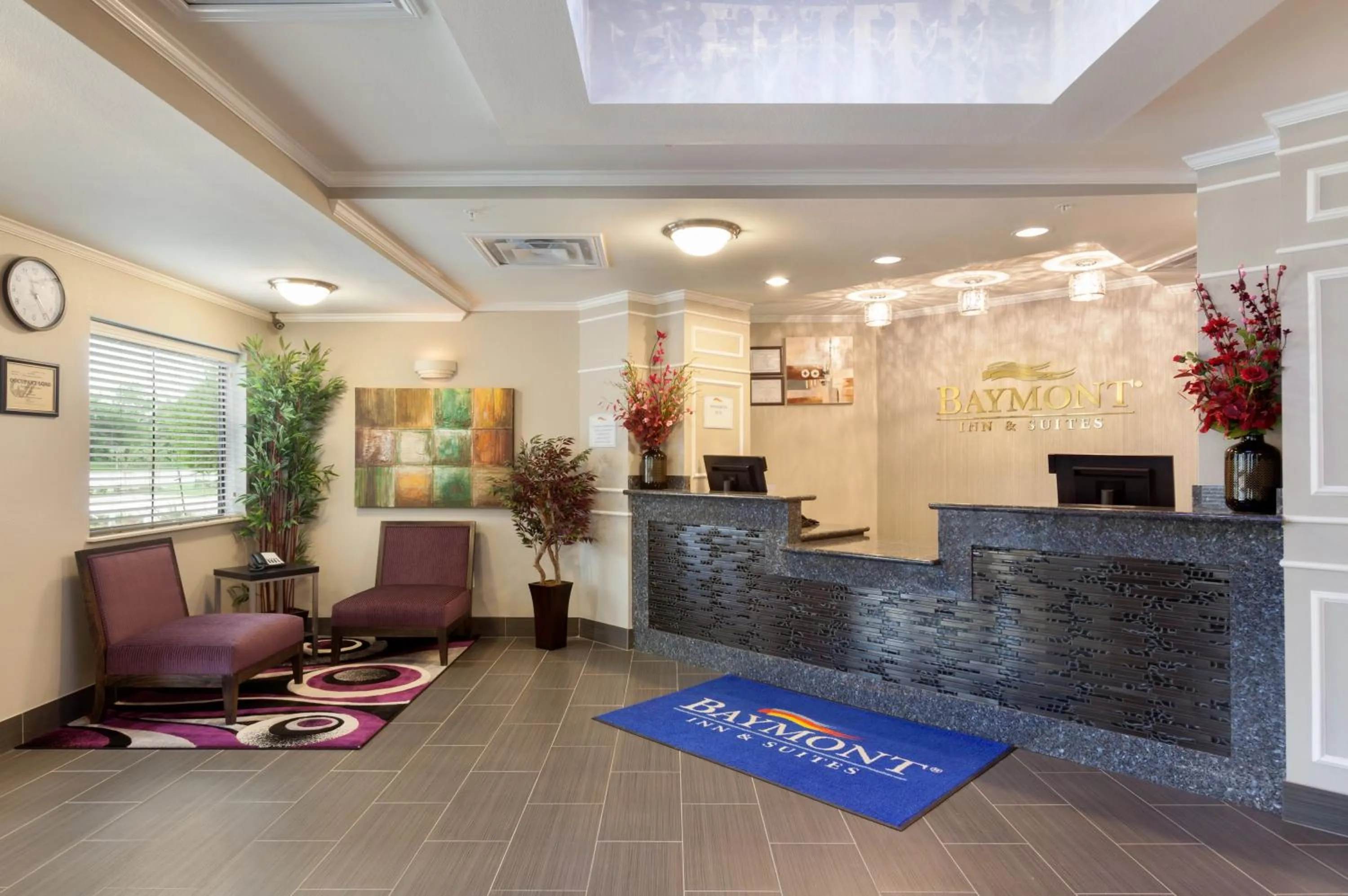 Lobby or reception in Baymont by Wyndham College Station