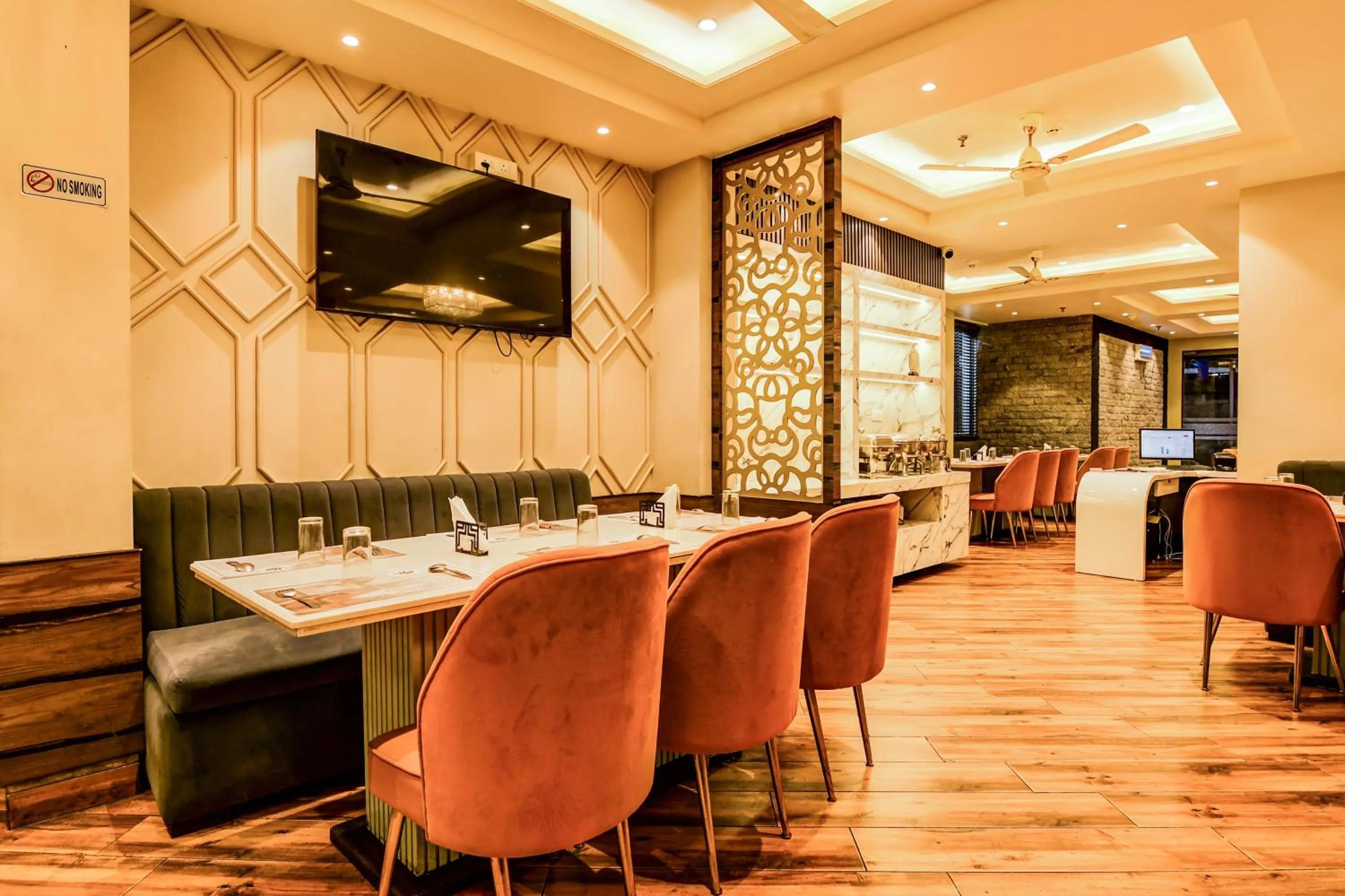 Restaurant/places to eat in Urban Cliff A Boutique Hotel