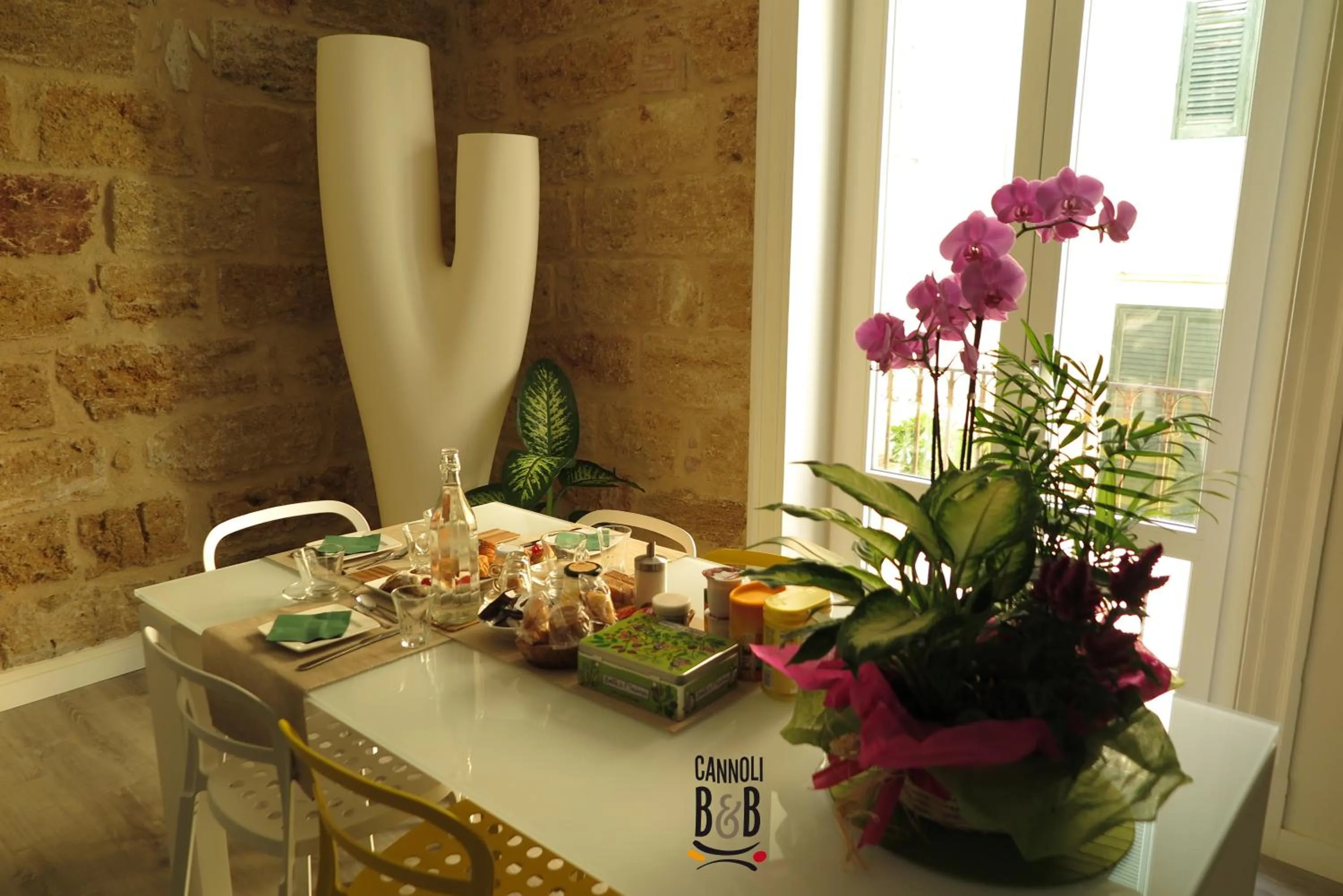 Italian breakfast in B&B Cannoli