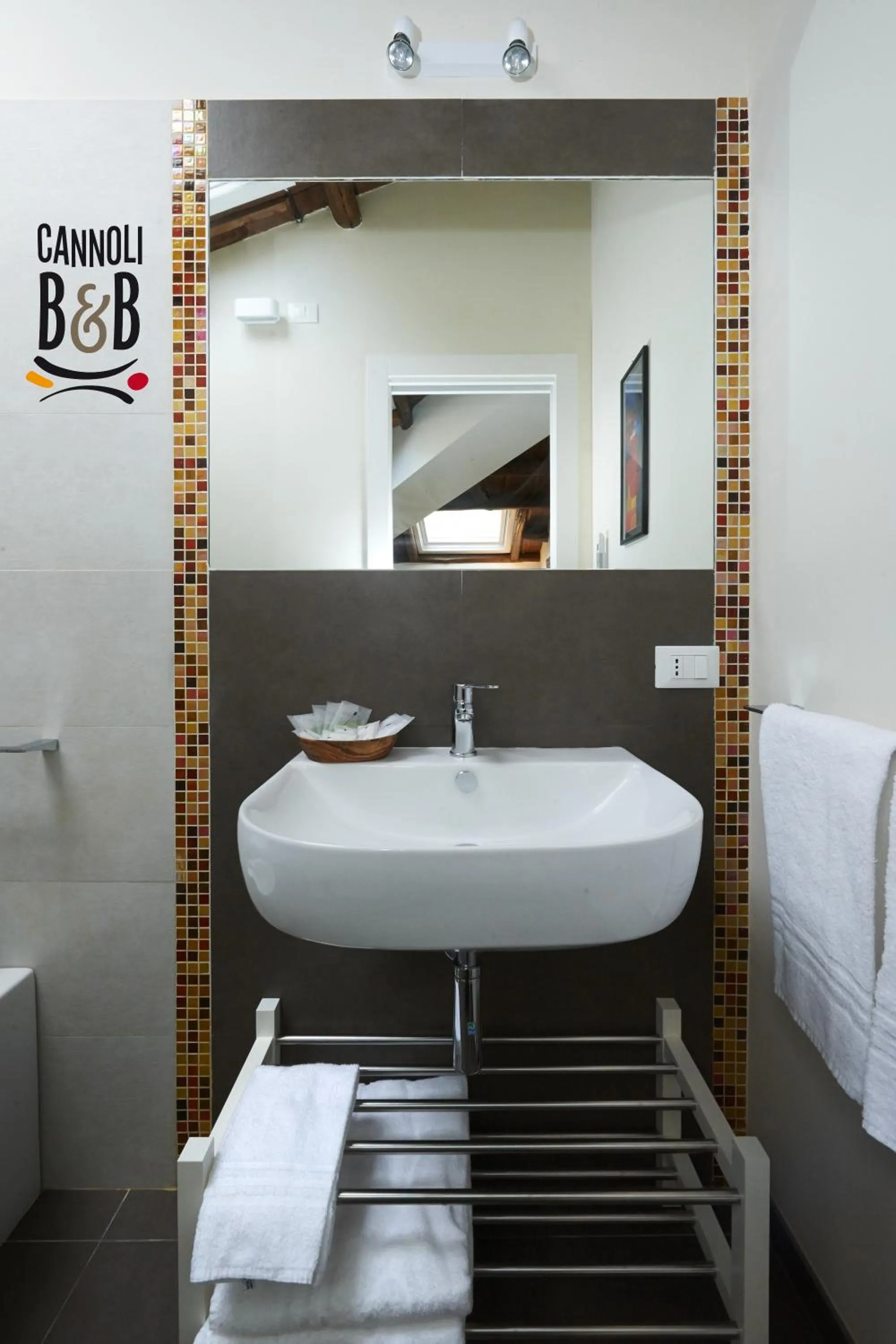 Bathroom, Bed in B&B Cannoli