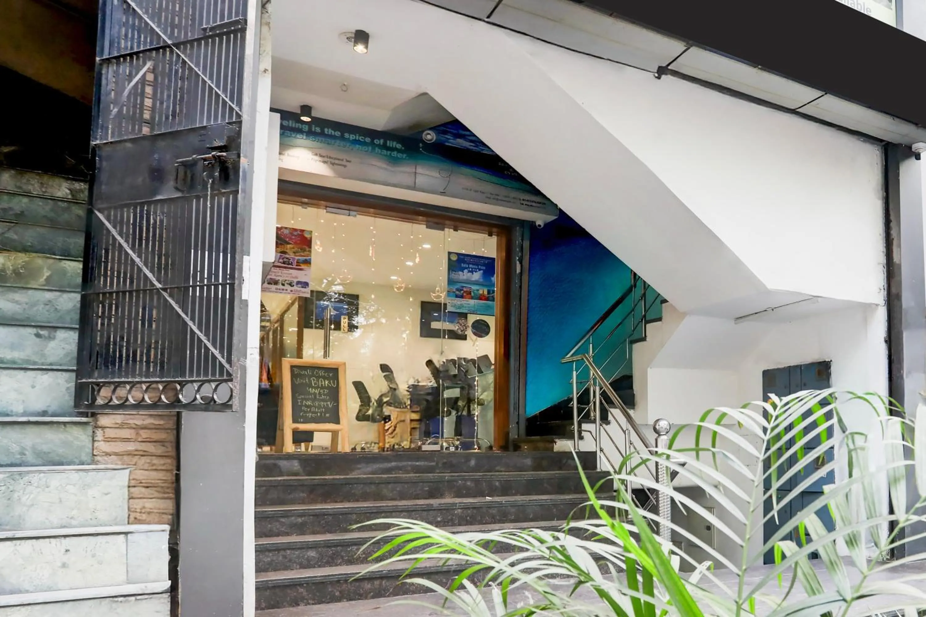 Facade/entrance in Hotel O A K Residency