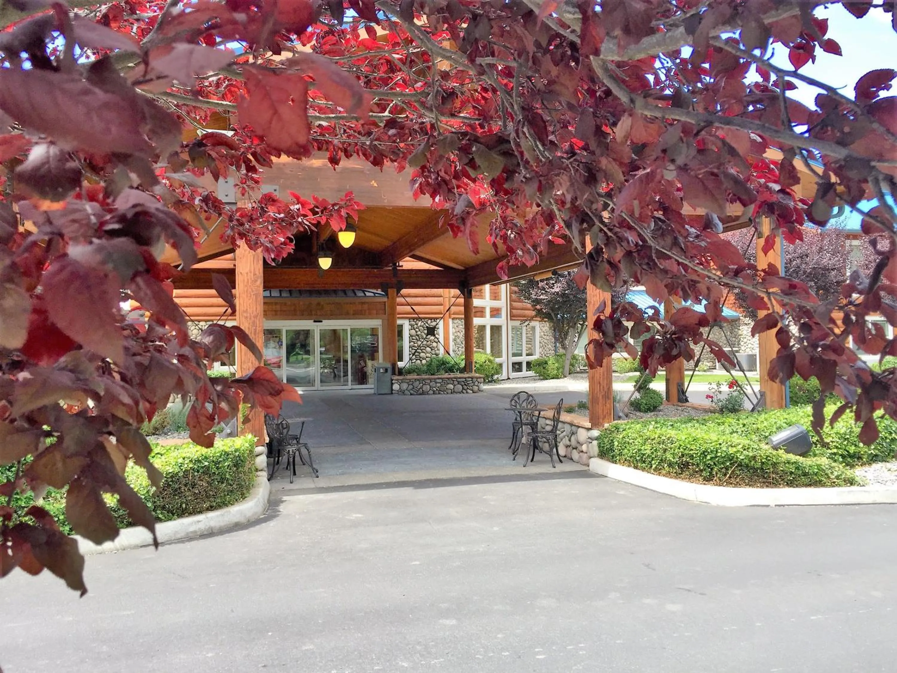 Facade/entrance in River Lodge and Cabins