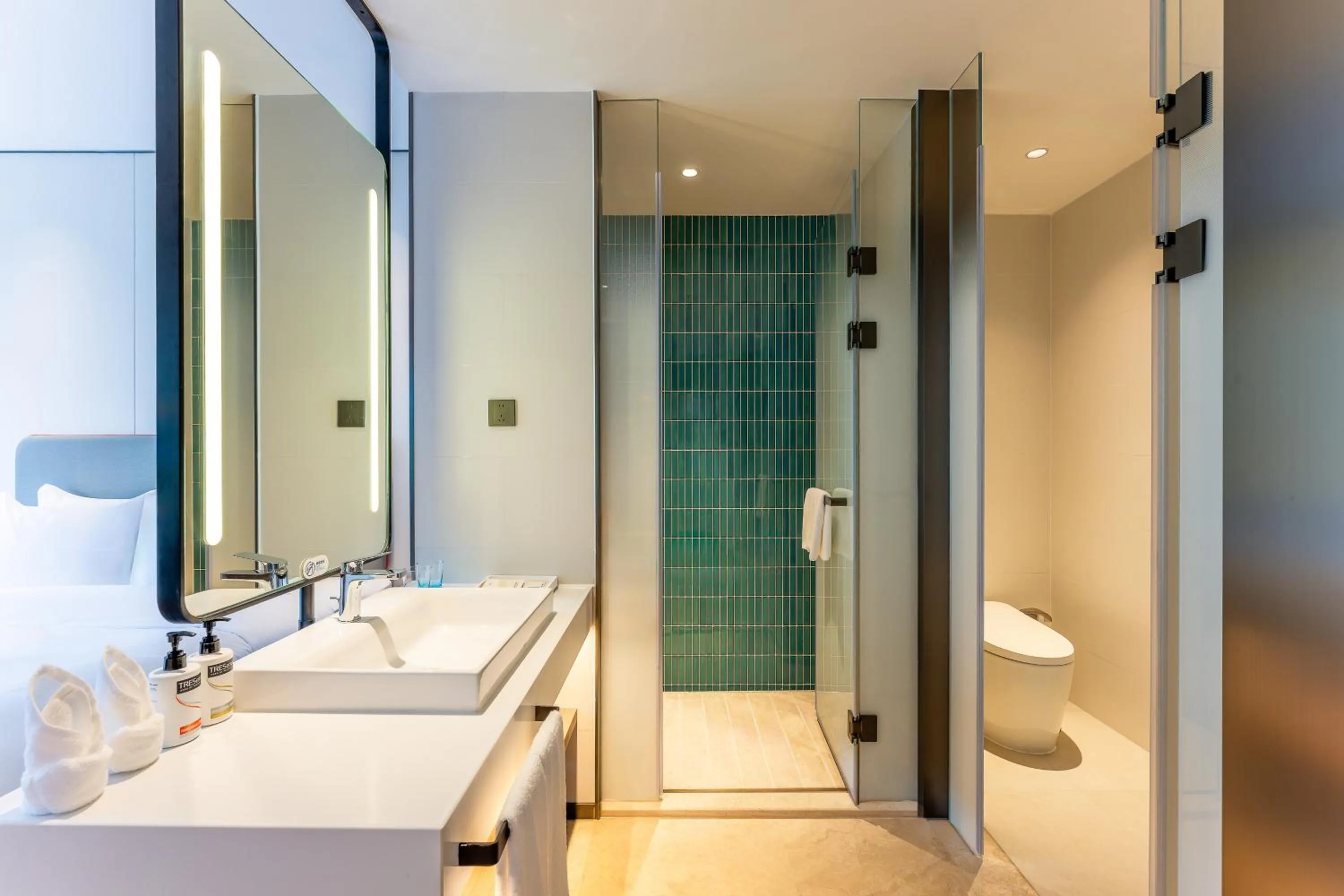 Toilet in Holiday Inn Express Shenzhen Guangming by IHG