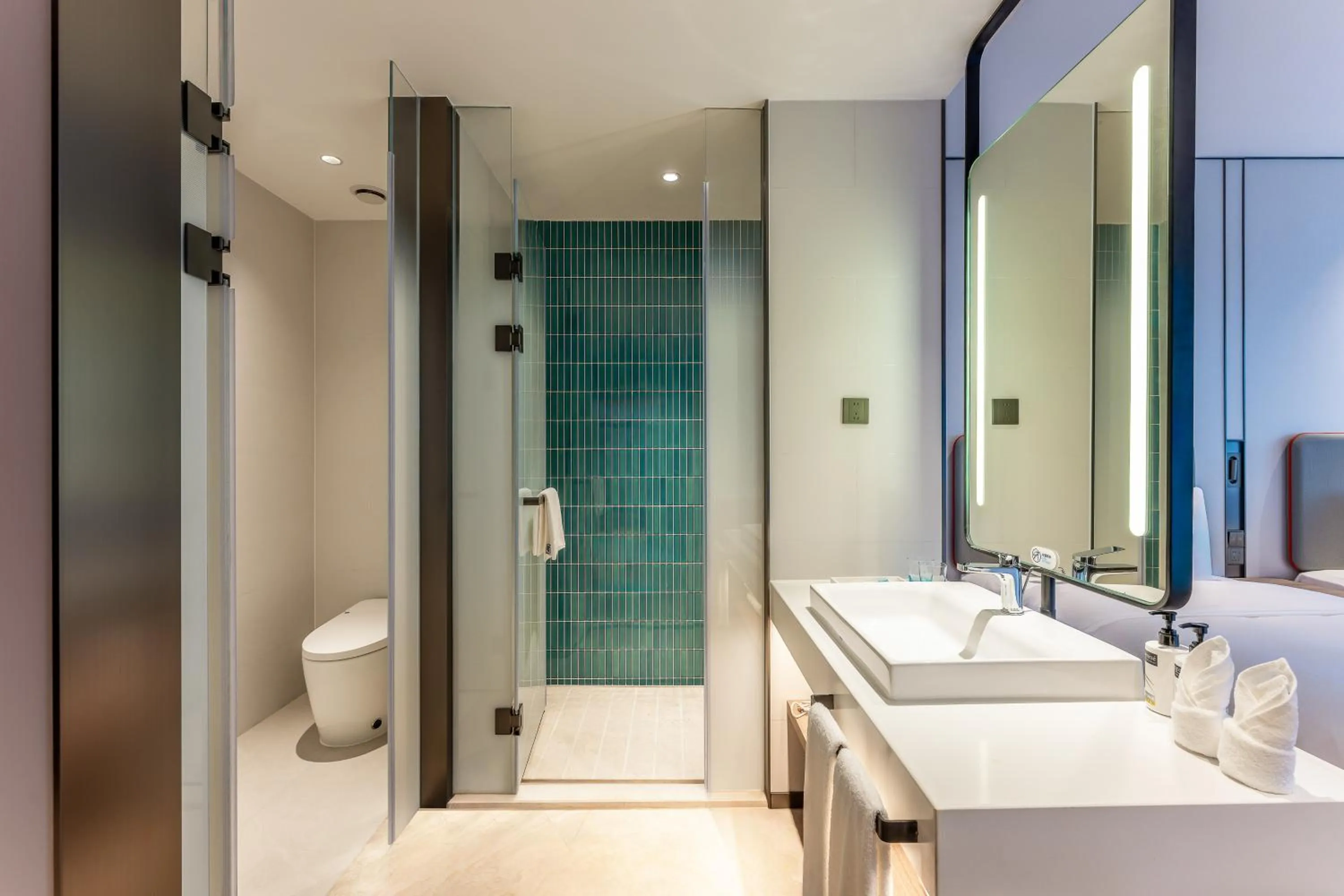 Toilet in Holiday Inn Express Shenzhen Guangming by IHG
