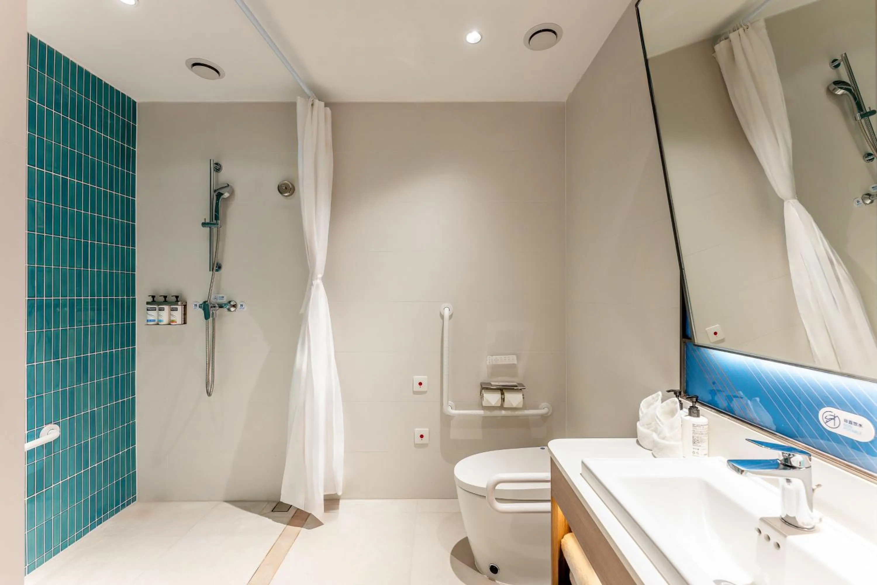Facility for disabled guests in Holiday Inn Express Shenzhen Guangming by IHG