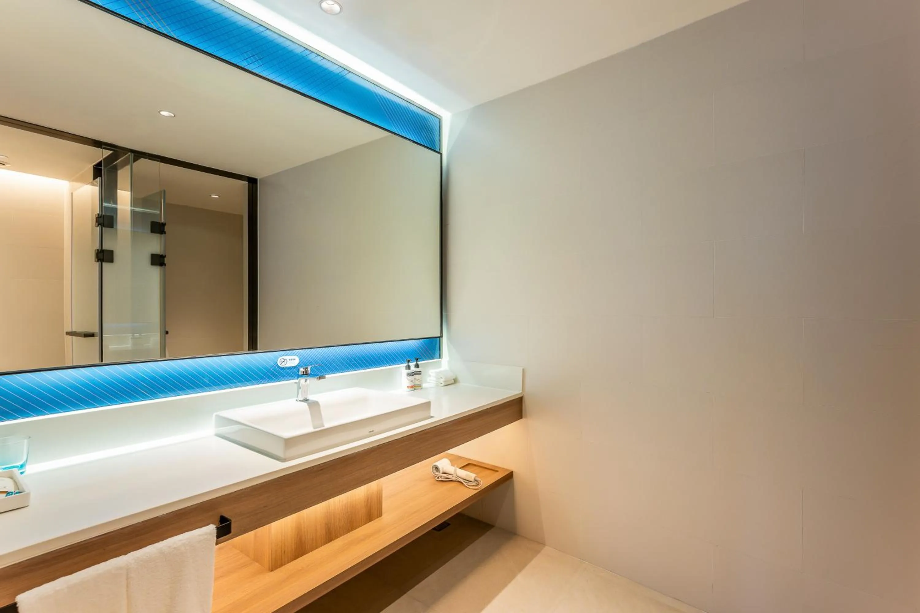 Toilet in Holiday Inn Express Shenzhen Guangming by IHG