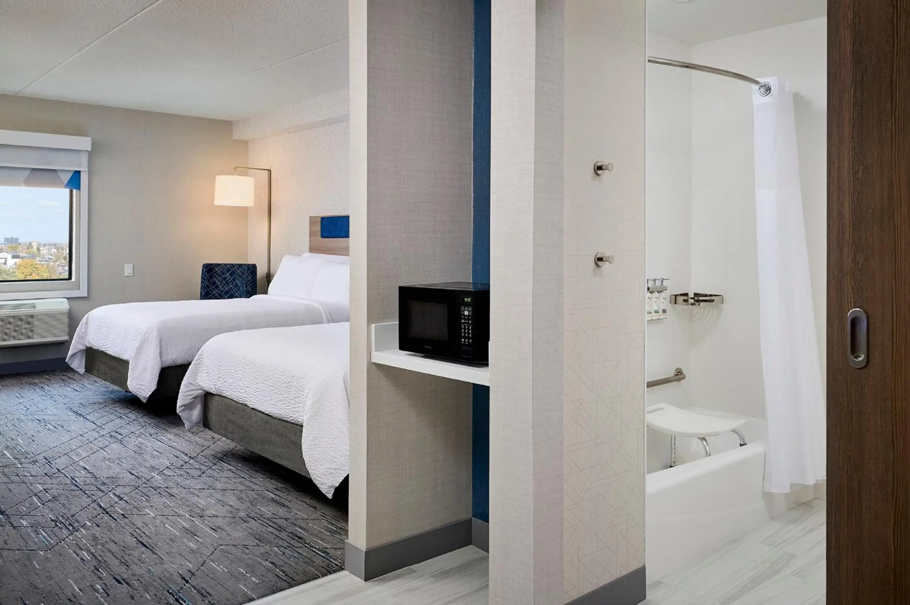 Standard Queen Room - Mobility Accessible with Tub in Holiday Inn Express Hamilton - Upper James by IHG Standard Queen Room - Mobility Accessible with Tub in Holiday Inn Express Hamilton - Upper James by IHG