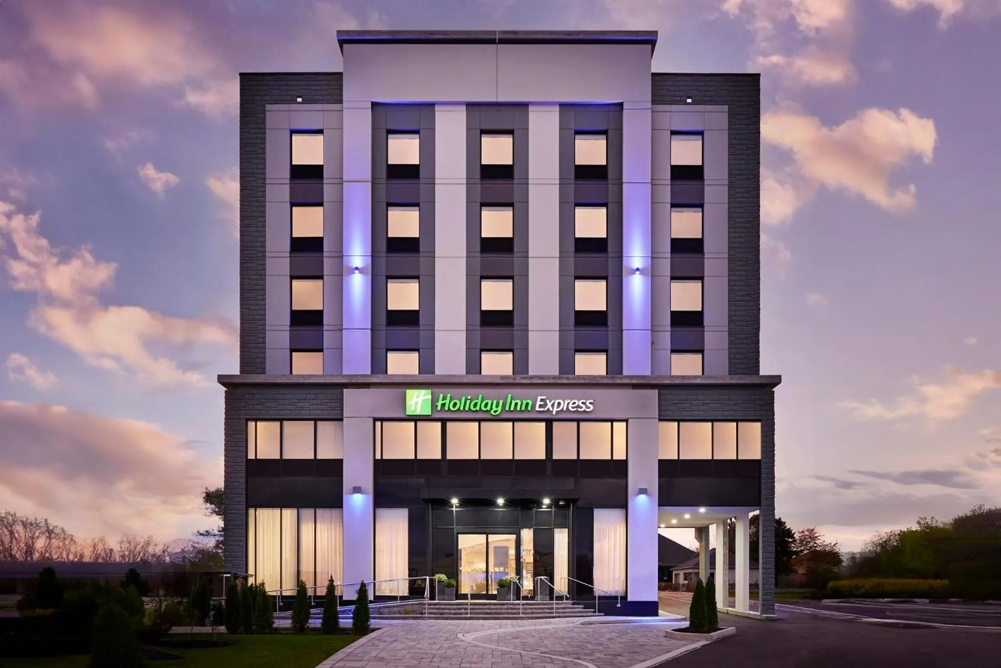 Property building in Holiday Inn Express Hamilton - Upper James by IHG