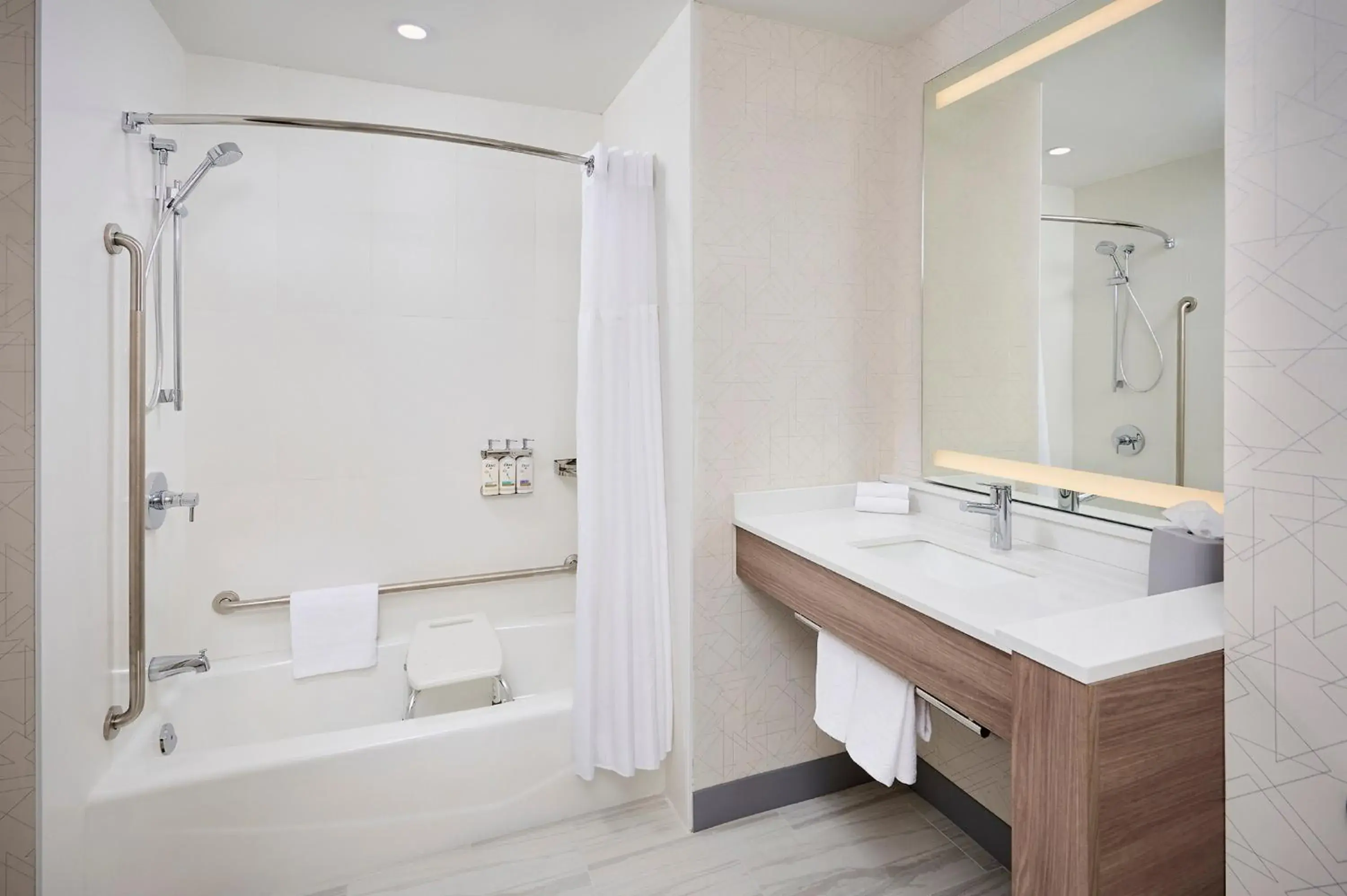 Standard King Room - Mobility Accessible with Tub in Holiday Inn Express Hamilton - Upper James by IHG Standard King Room - Mobility Accessible with Tub in Holiday Inn Express Hamilton - Upper James by IHG