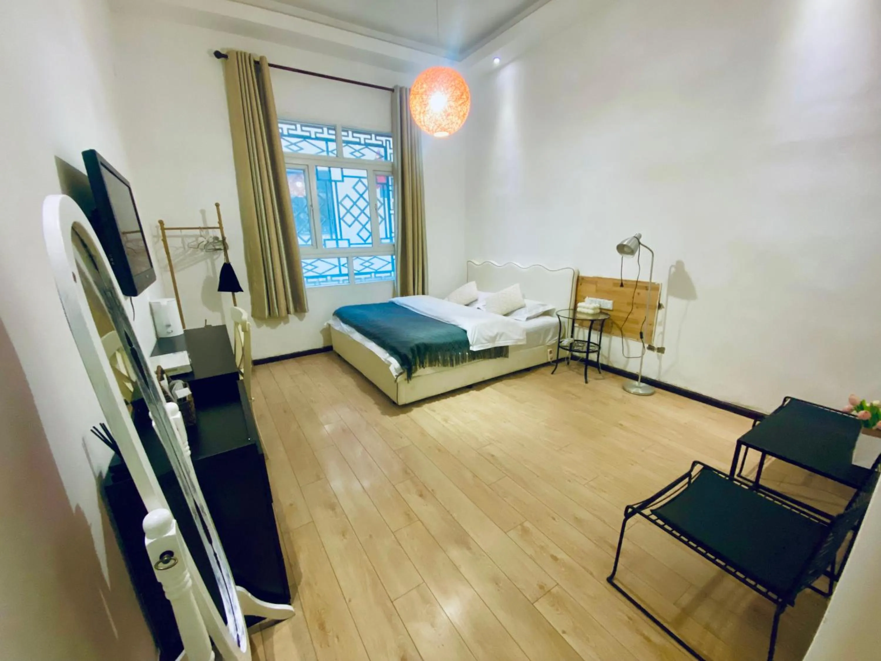 Photo of the whole room, Bed in Shangri-La Chudengshuo Homestay楚登硕民宿