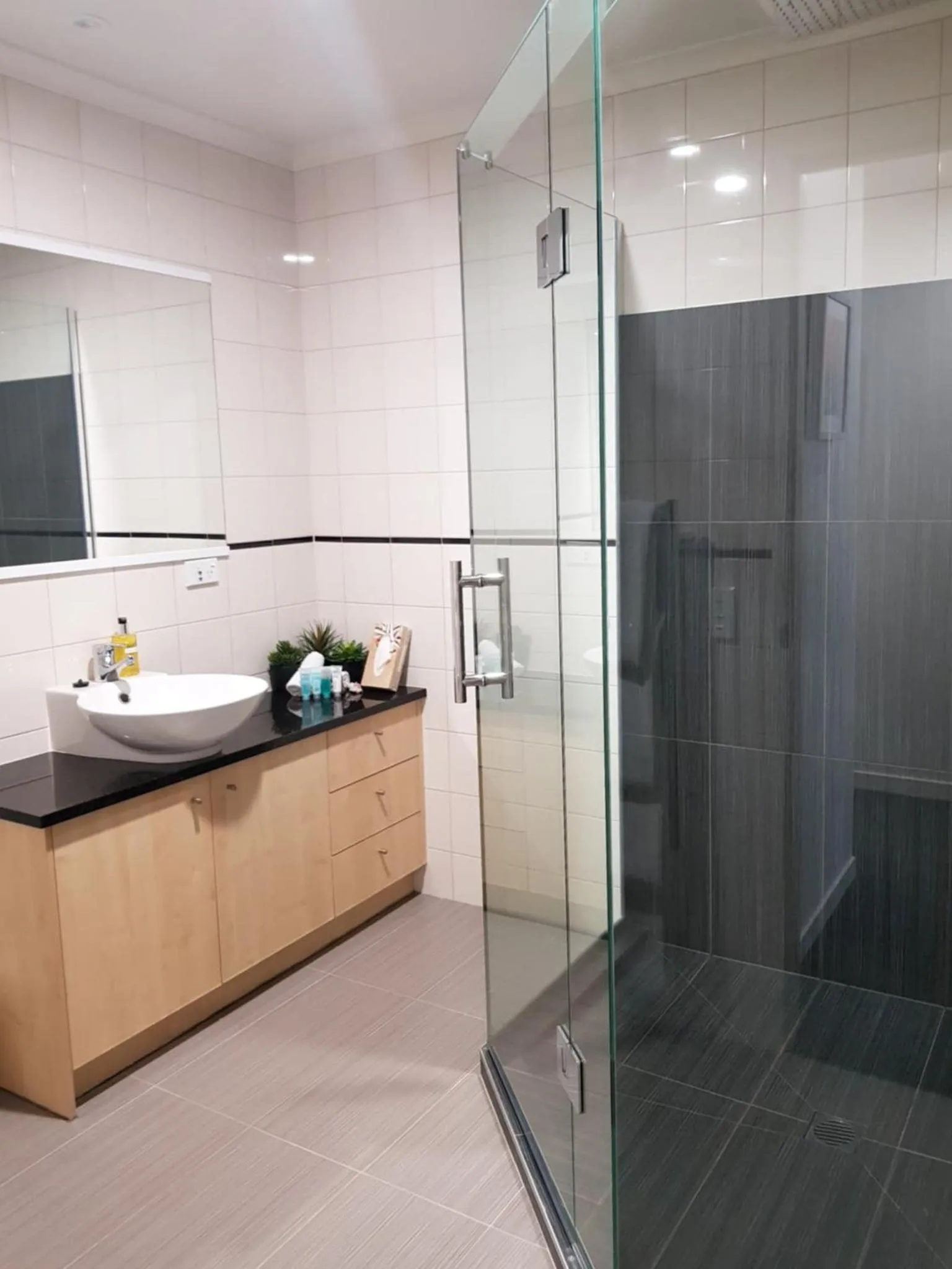 Shower in Ocean Breeze Resort Pauanui