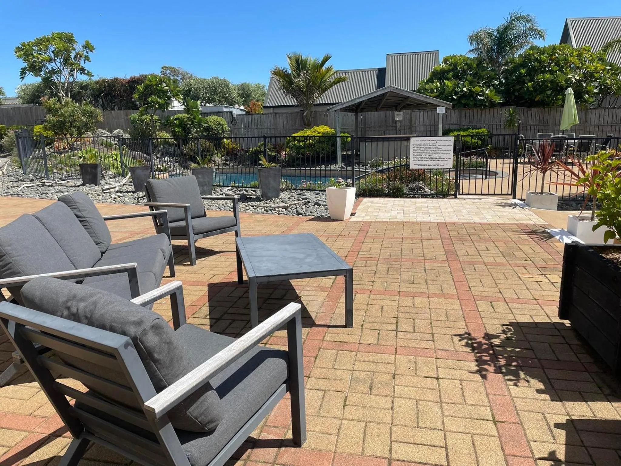 Seating area in Ocean Breeze Resort Pauanui