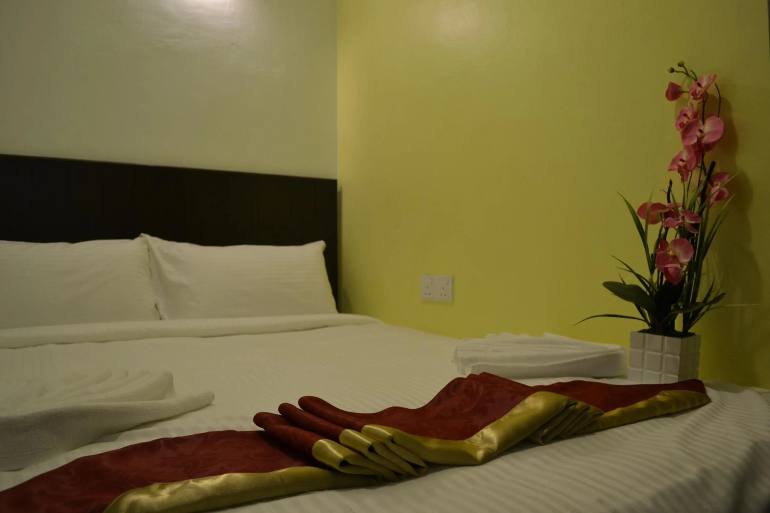 Bed in DR Hotel Penang