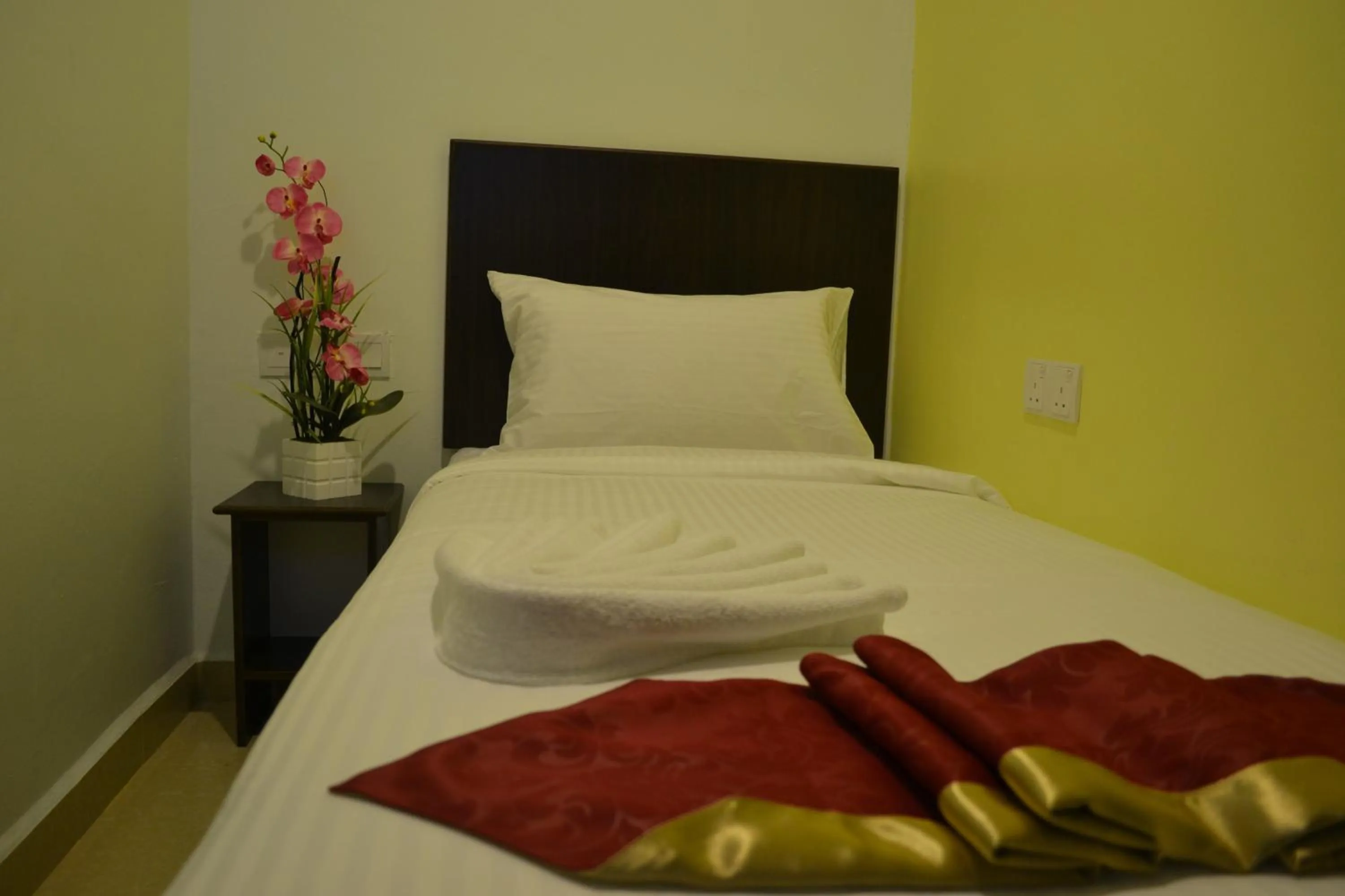 Bed in DR Hotel Penang