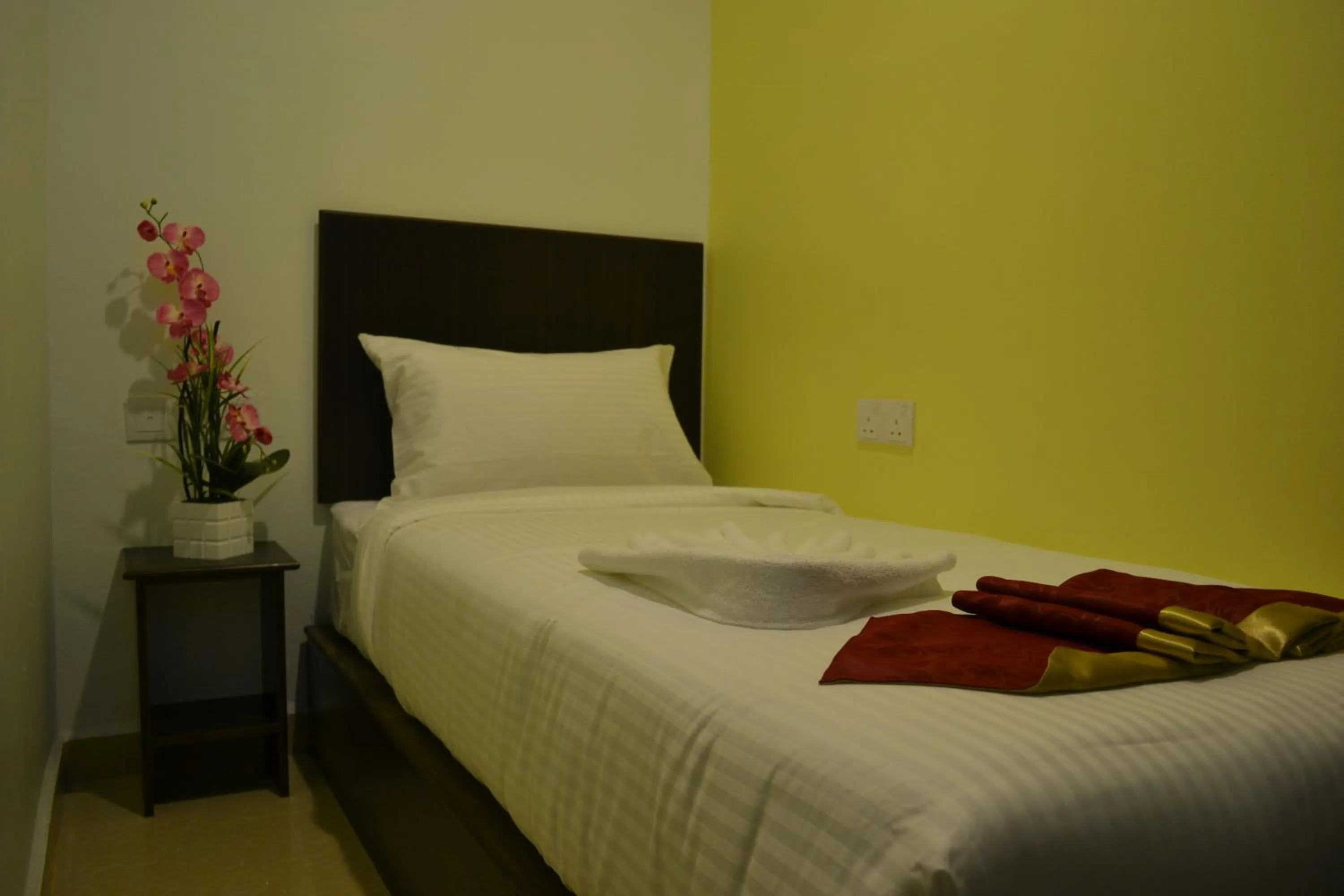 Bed in DR Hotel Penang