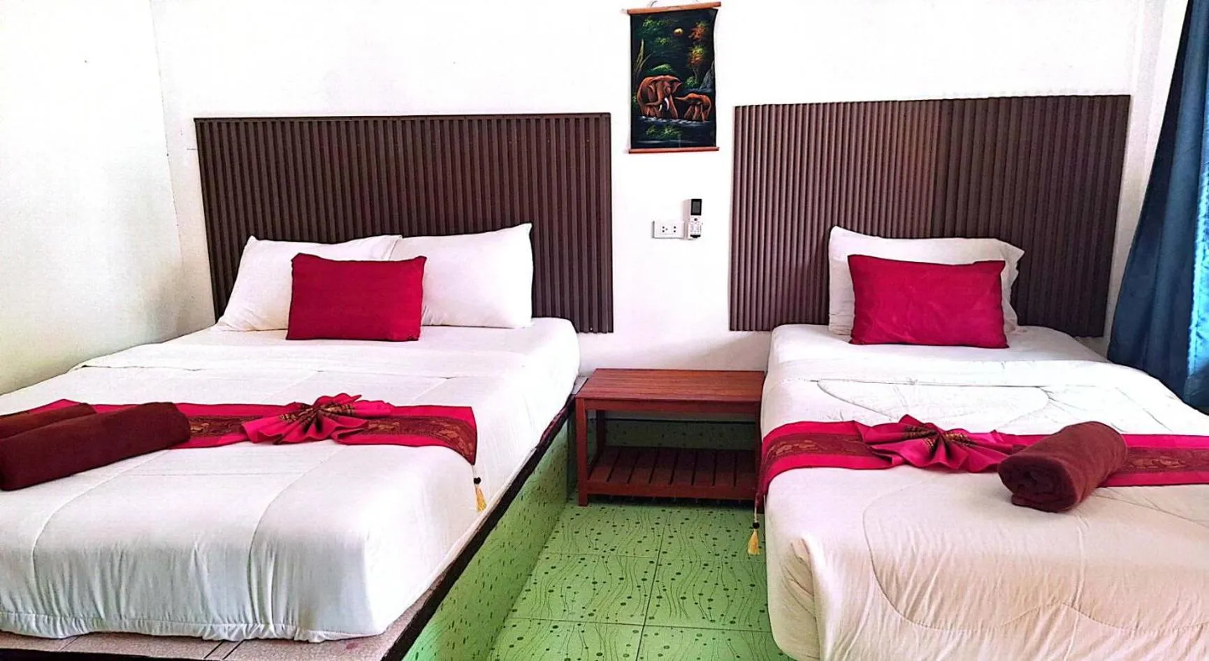 Bed in Lanta Maikeaw Bungalow