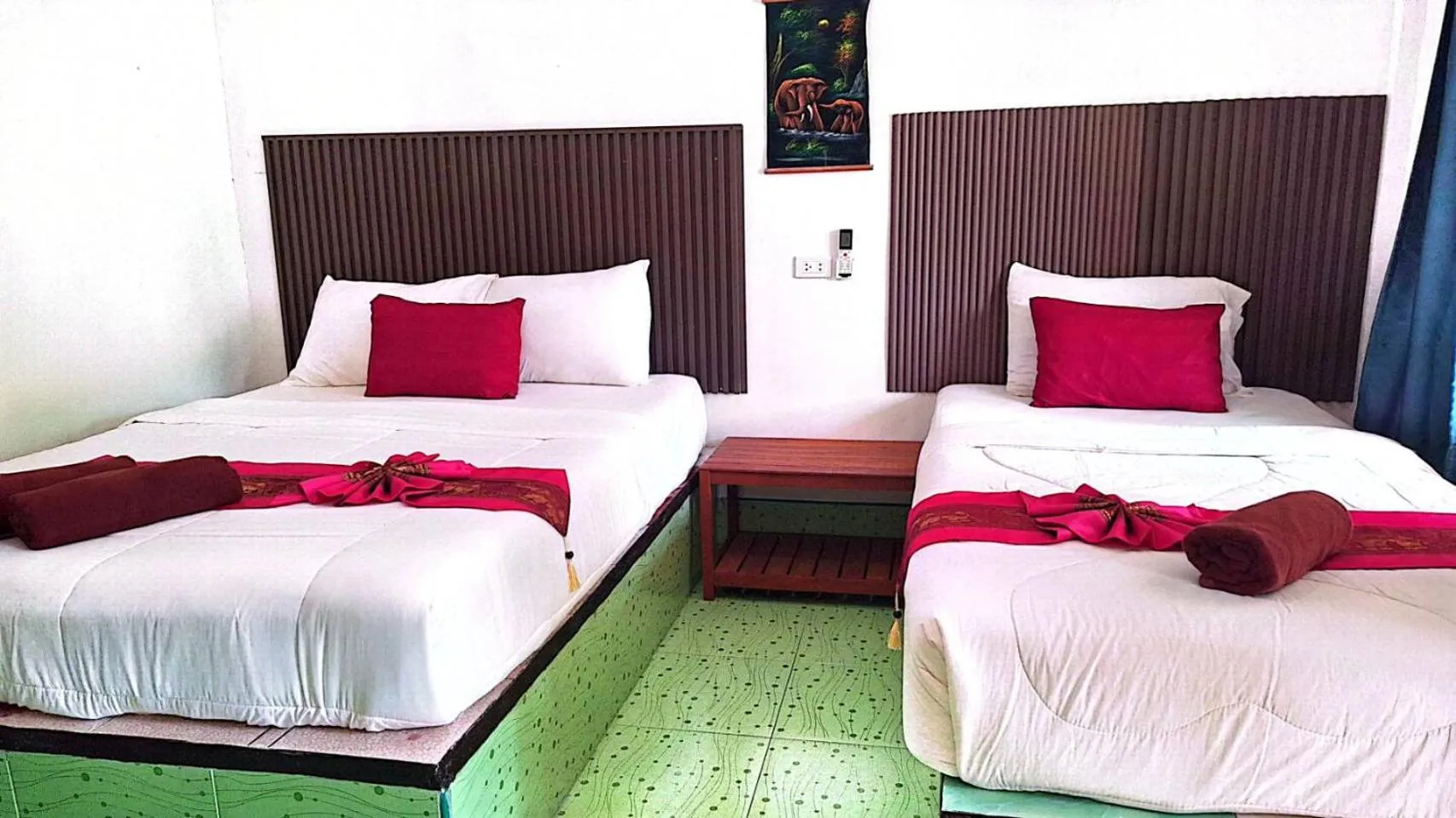 Bed in Lanta Maikeaw Bungalow