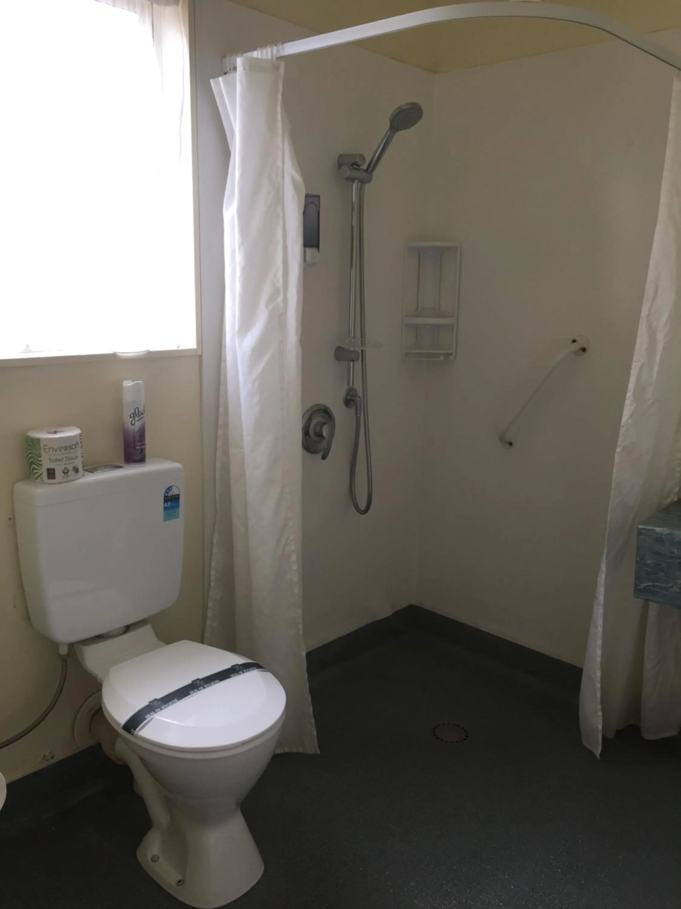 Shower in Bentons Motel