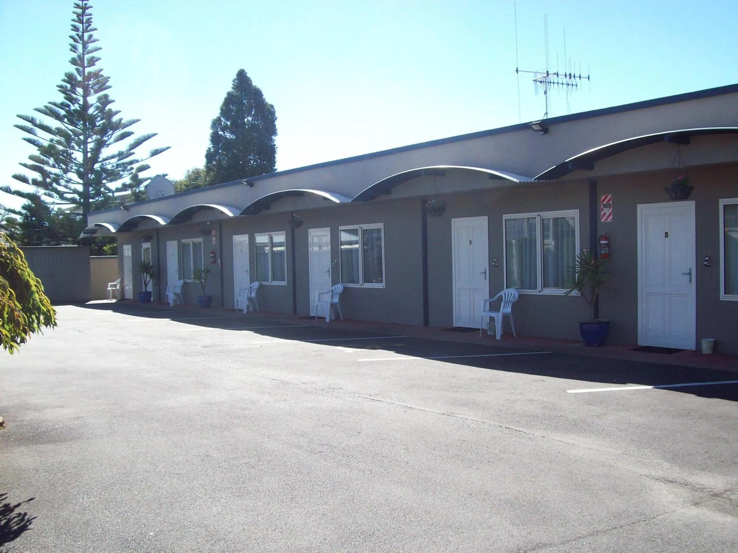 Facade/entrance in Bentons Motel