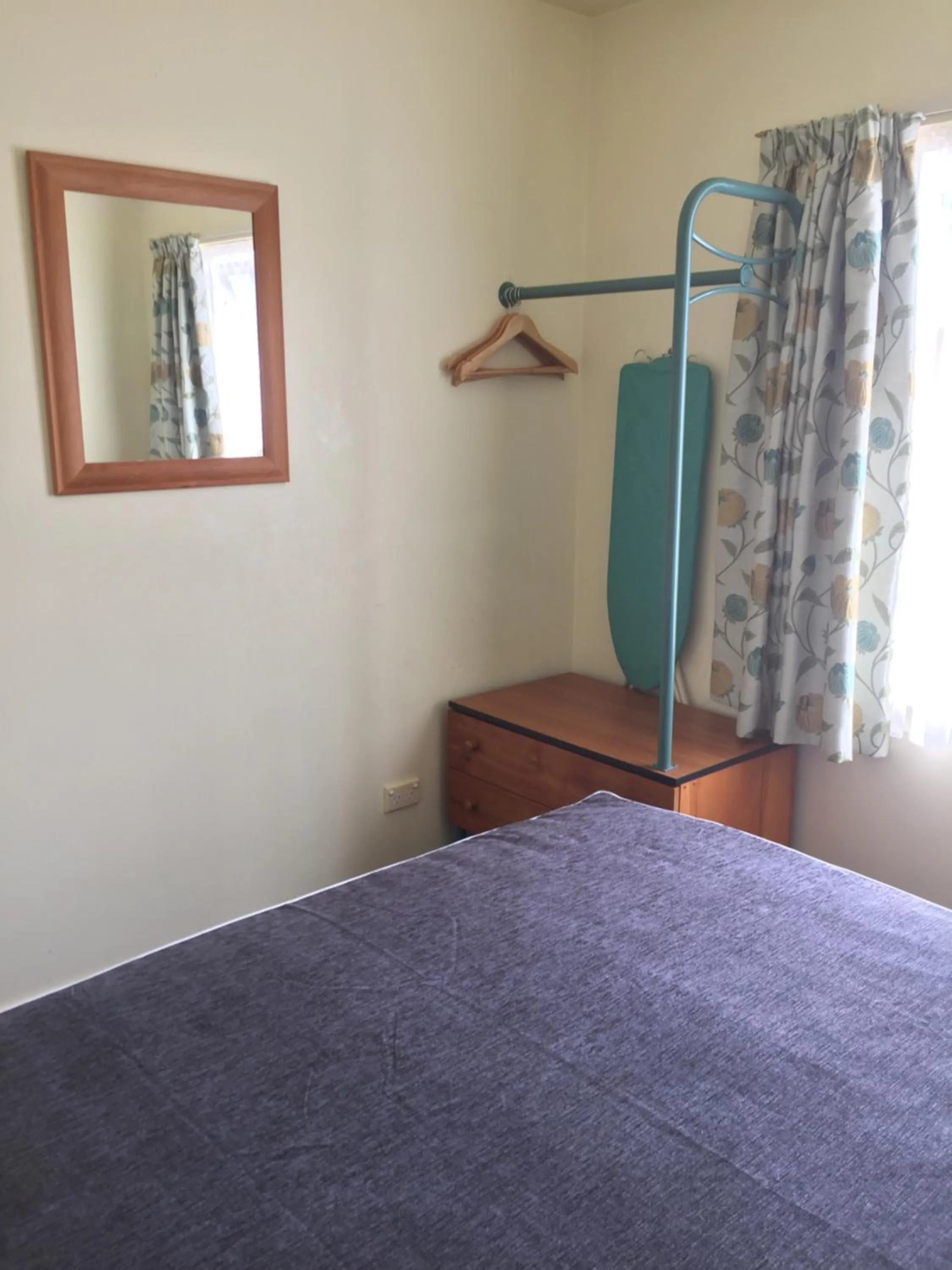 Bed in Bentons Motel