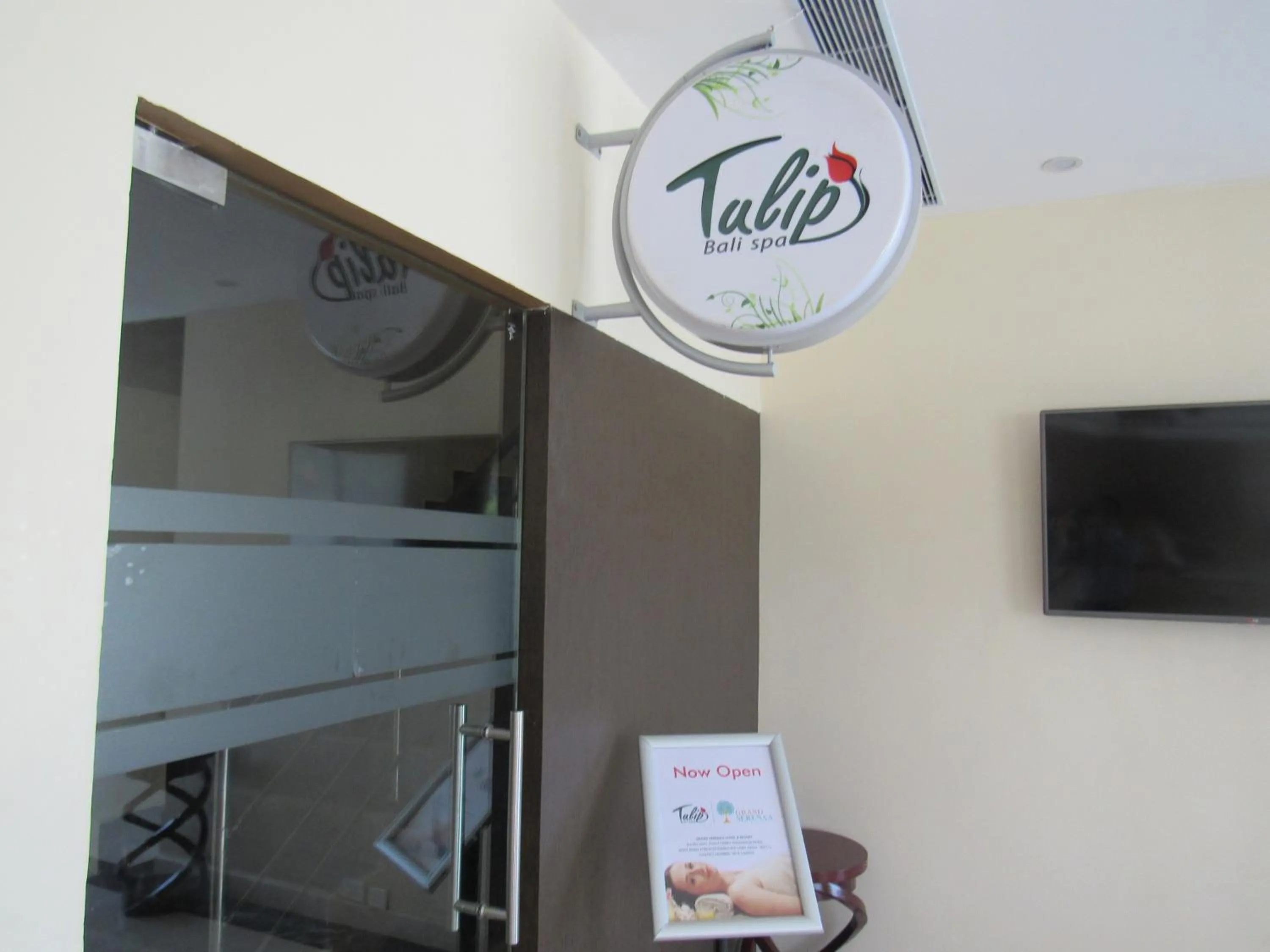 Decorative detail in Grand Serenaa Hotel & Resorts, Auroville