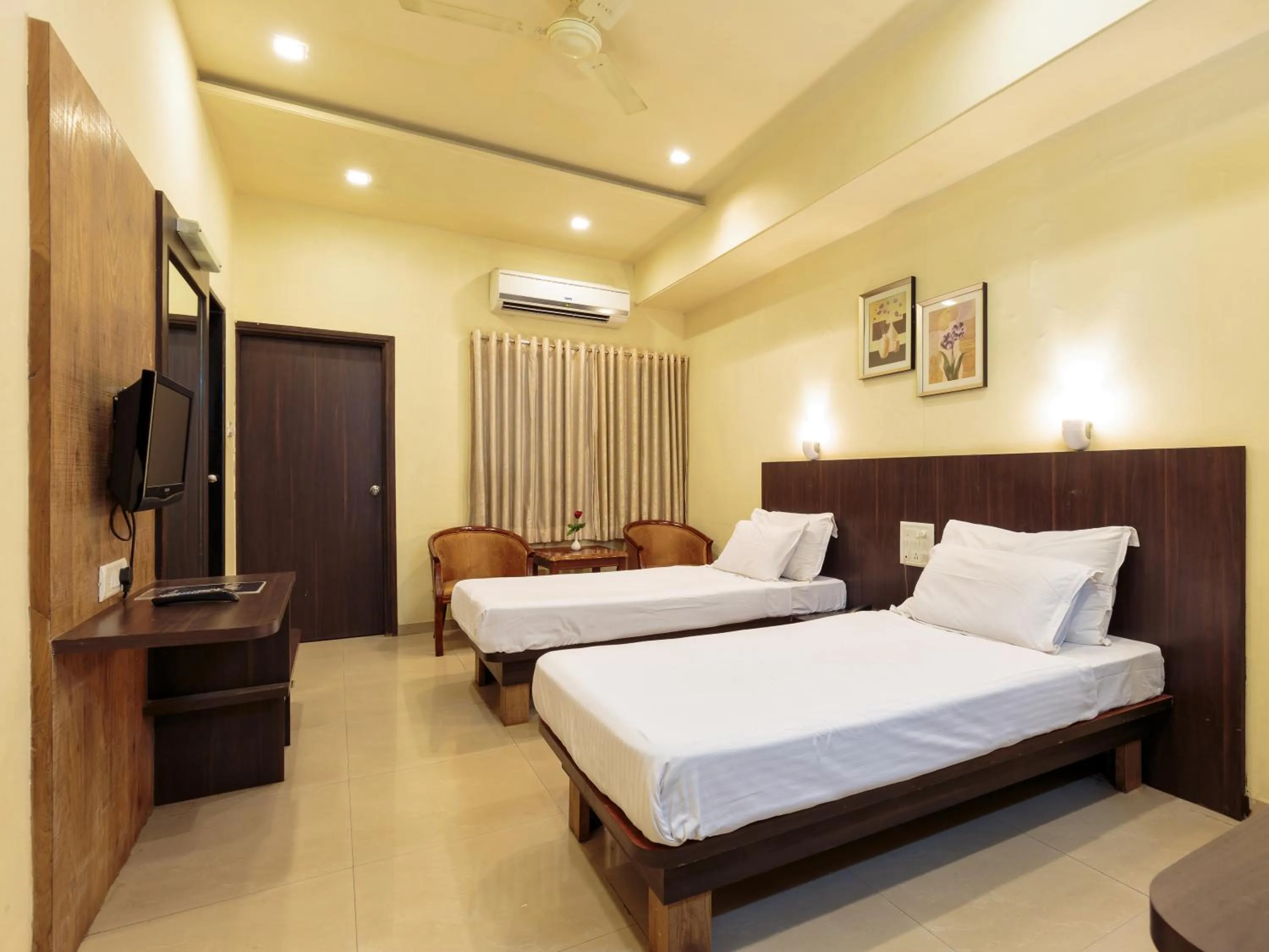 Bed in Hotel Atria, Kolhapur
