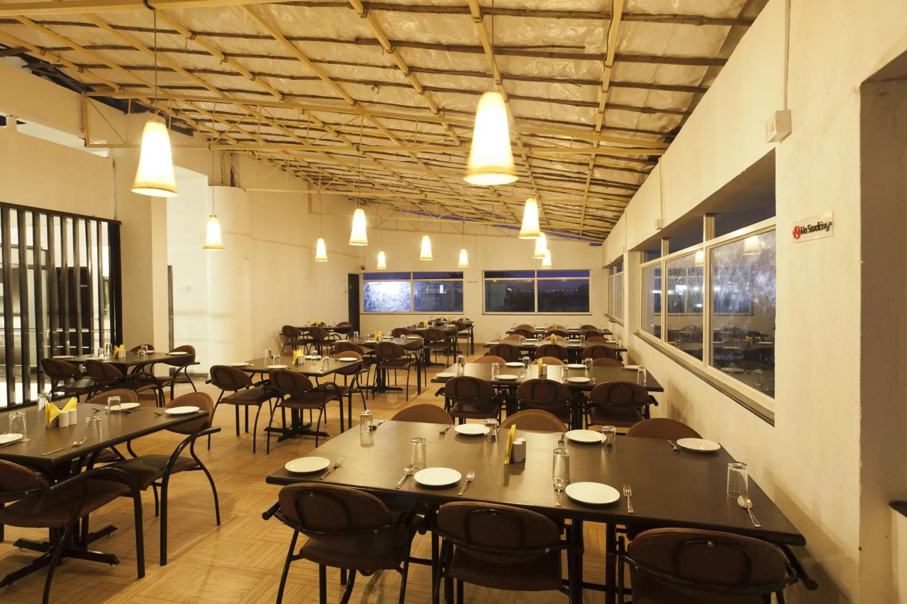 Restaurant/places to eat in Hotel Atria, Kolhapur