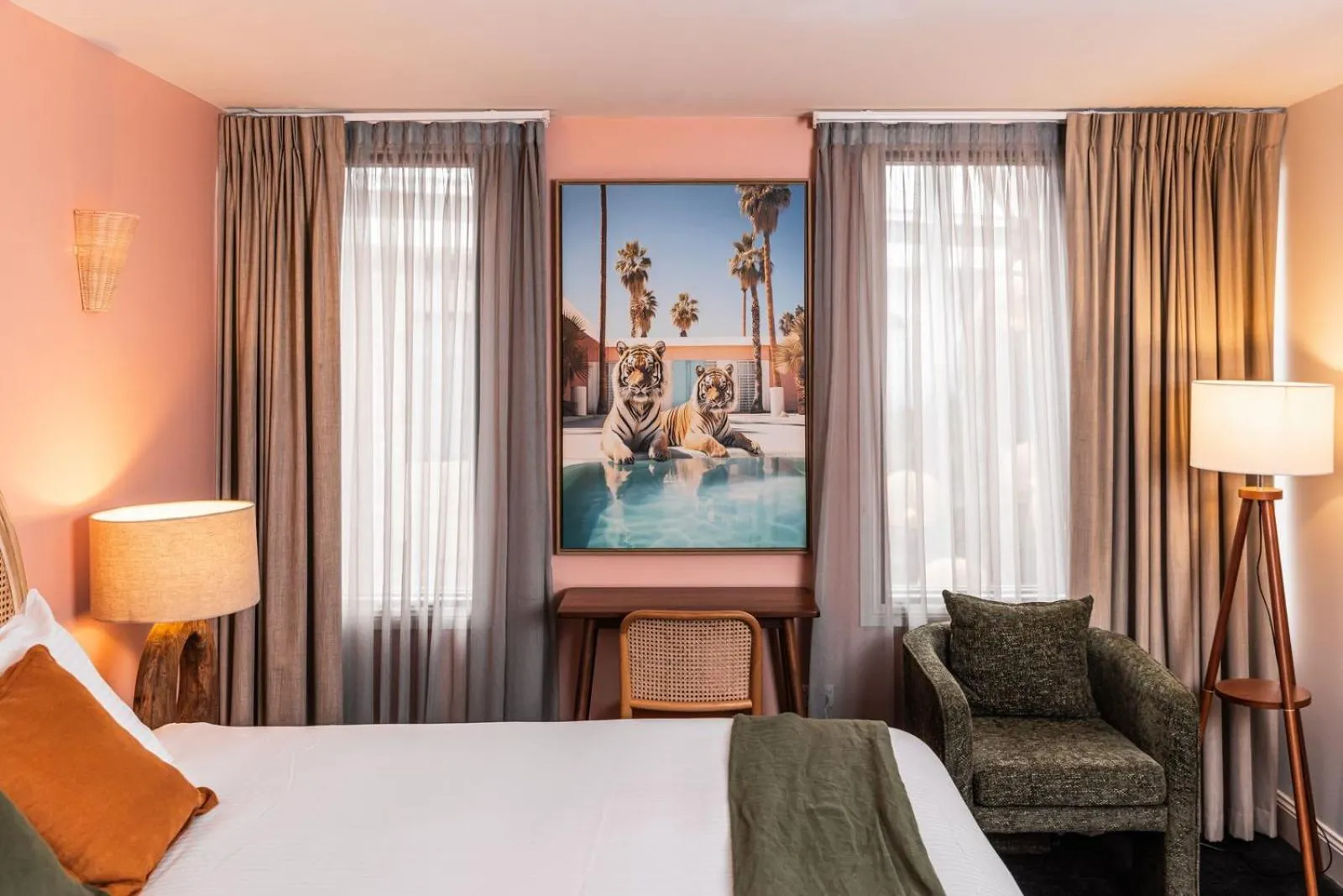 Bedroom, Bed in The Lucky Hotel