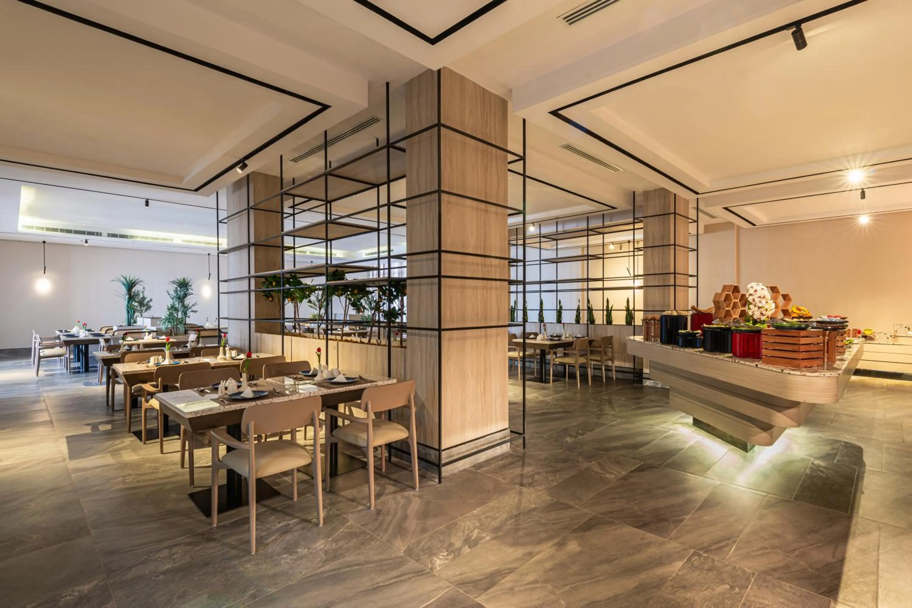 Restaurant/places to eat in Ewaa Express Hotel - Abha